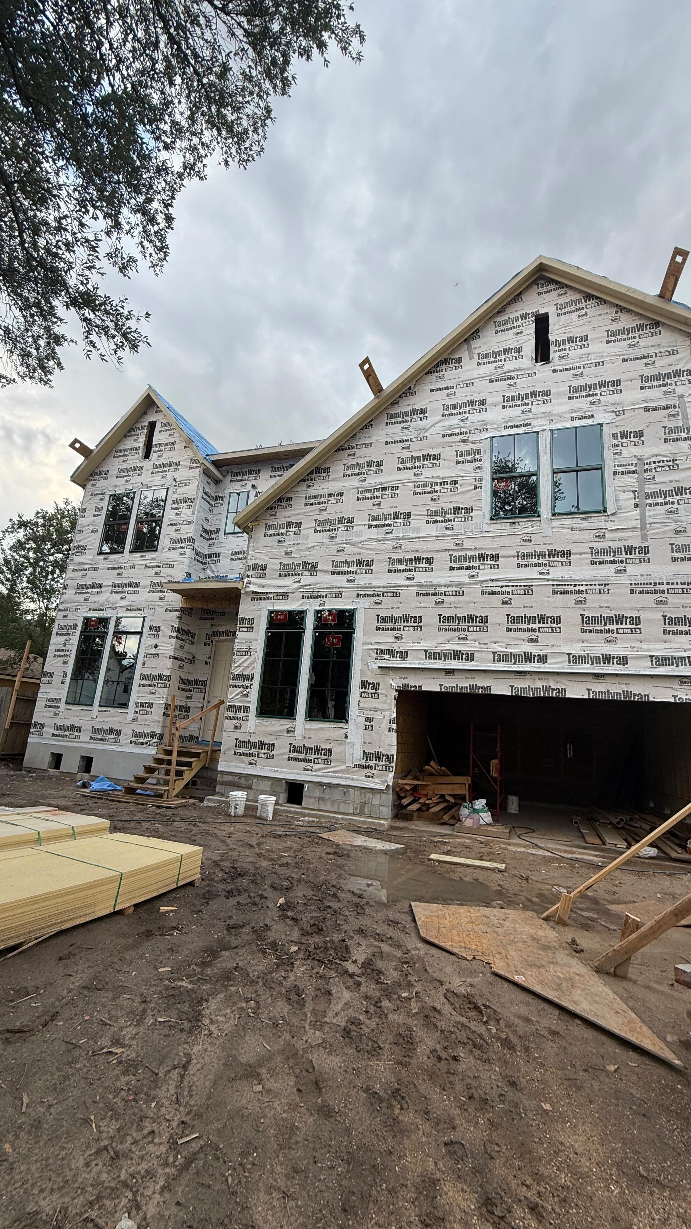 Custom Home in the City of Bellaire. 5 and half bathrooms…. With minimal penetrations roughing in was fun 🚧#plumbing #doneright #quality #houston #bellairetx #custom #magplumbing #professionalplumbers#masterplumber #home