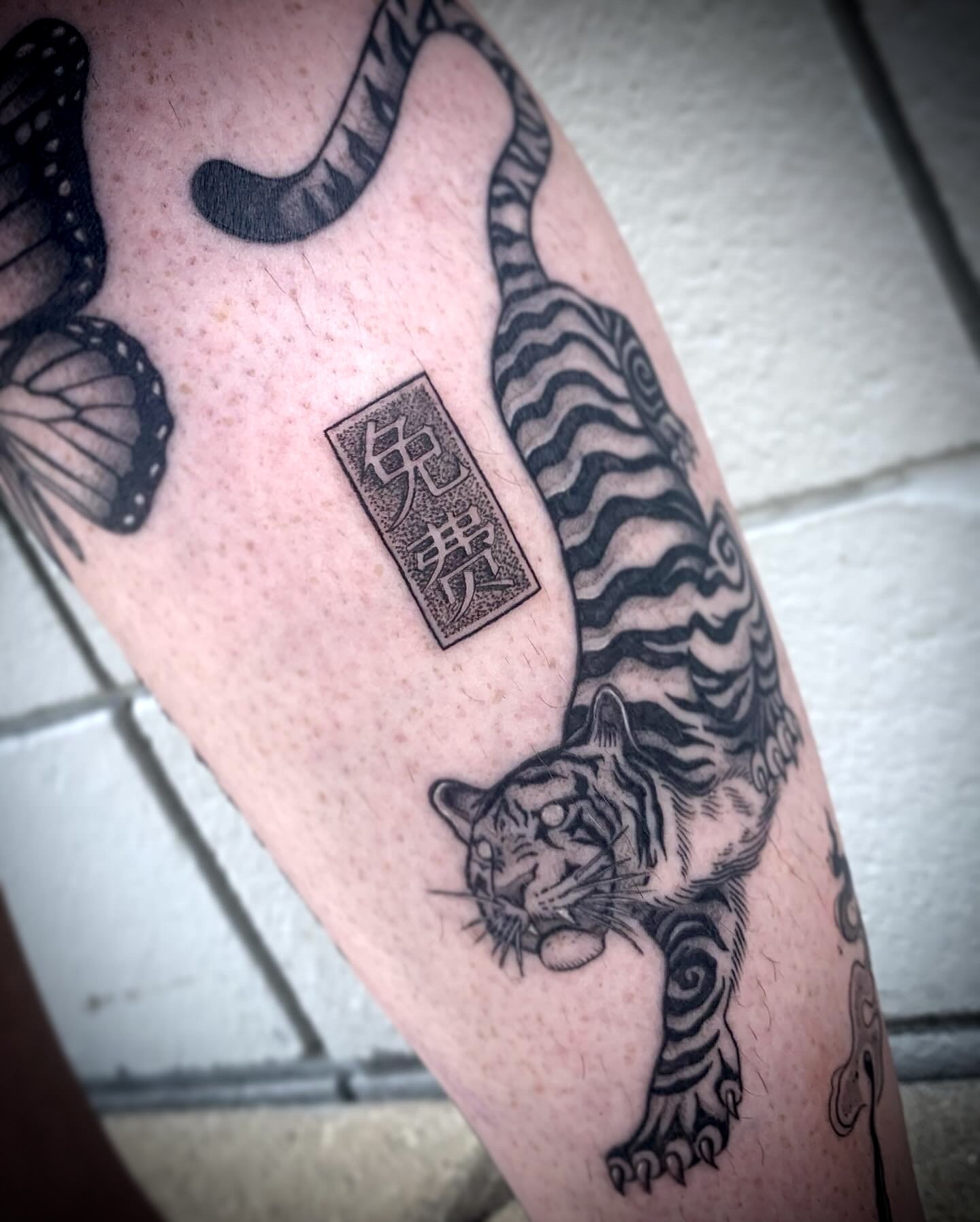 Fine line Neo traditional tiger black and grey