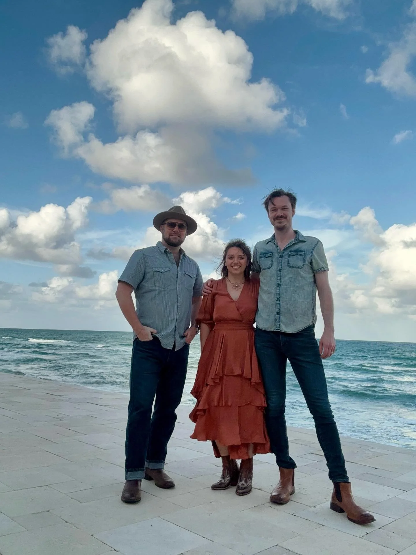 Wrapped up an awesome lil tour through Florida, and grateful for all who came out! Big thanks to @geoffsaundersmusic who joined us with his fantastic bass playing! More dates coming up soon.