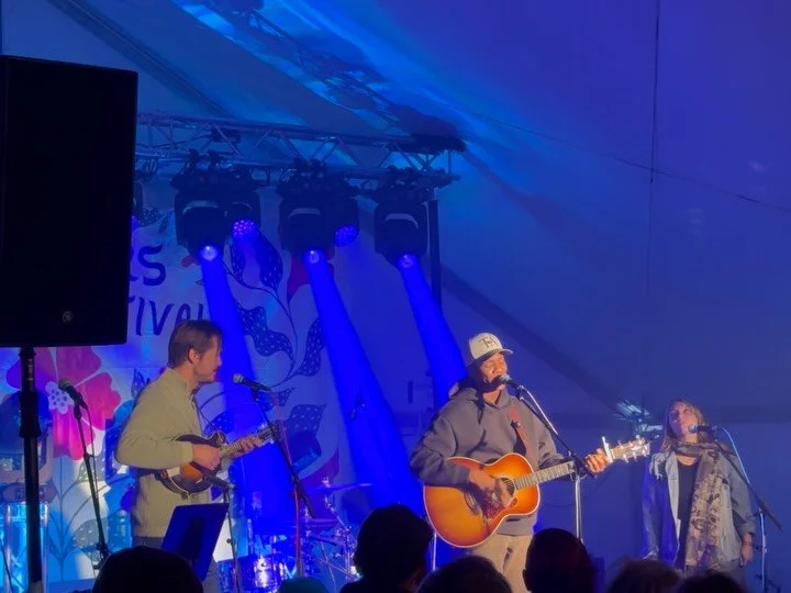 We kept busy @sistersfolkfestival ! So grateful for new friends and reconnecting with old, all in the context of beautiful sounds and inspiring writing. Very grateful to take part 💙

Slide 1- thanks for having us up @thunderstormartis 
Wonderful mus