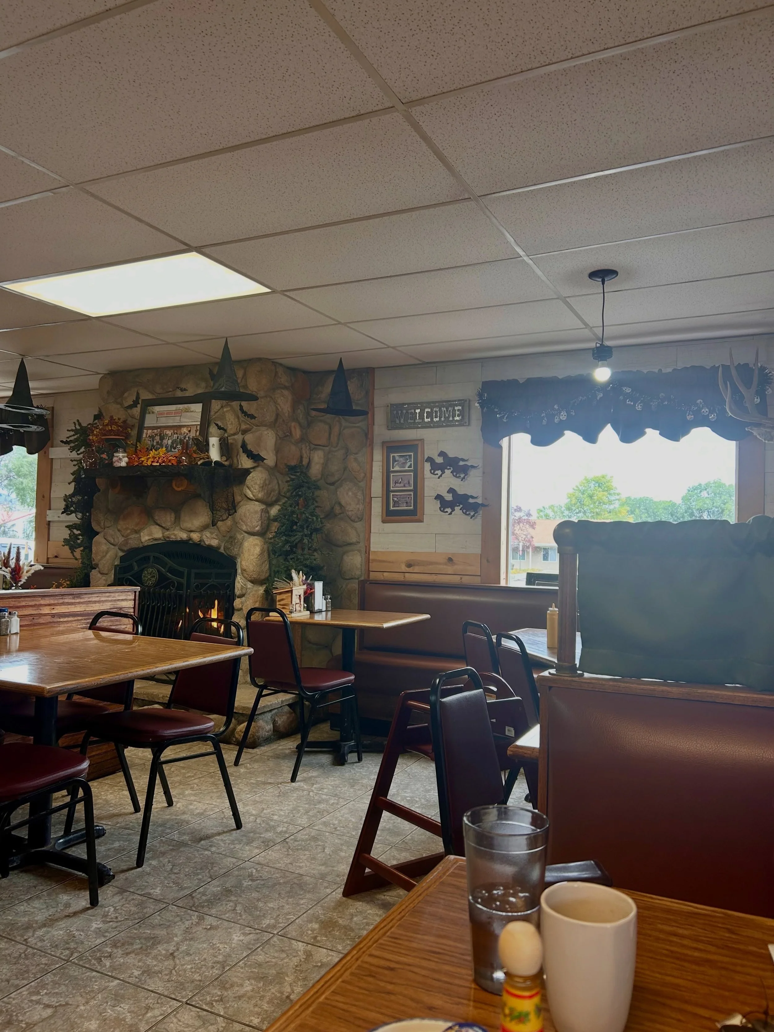 Found ourselves with some rig troubles this morning in Snowville Utah, but at least we were close to a cute diner with coffee and a fireplace. Breaking down has always provided perspective, so we&rsquo;re not too bummed :) Alas, It never ends!
One wa