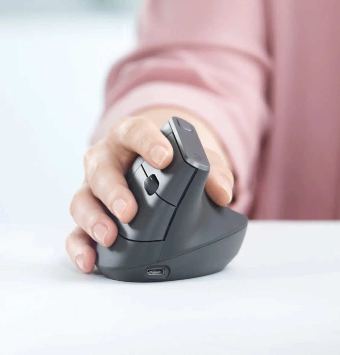 Logitech-Vertical-Wireless-Mouse.jpg