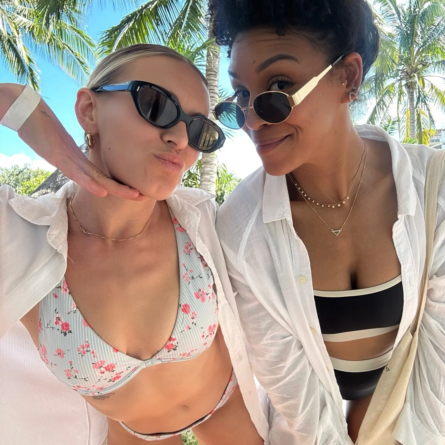 10/10 recommend traveling the world with your bestie doing what you love most 🫶🏼❤️

A few brief moments between the hype and energy of @ridetheworldd ⚡️