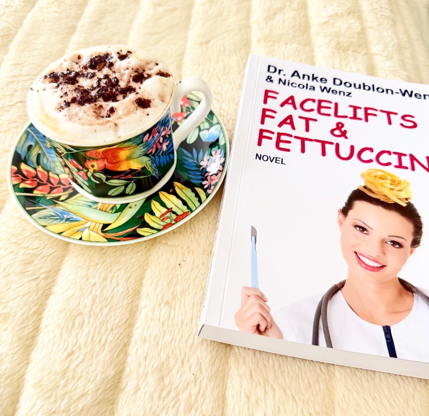 the perfect pairing if you ask me ☺️🙌 ☕️ 
wishing everyone a wonderful weekend, and of course if you need a little escape --> Facelifts, Fat &amp; Fettuccine is just a click away ! (well, maybe 2 clicks) 💻📖 
#booksbooksbooks #medicaldrama #roma