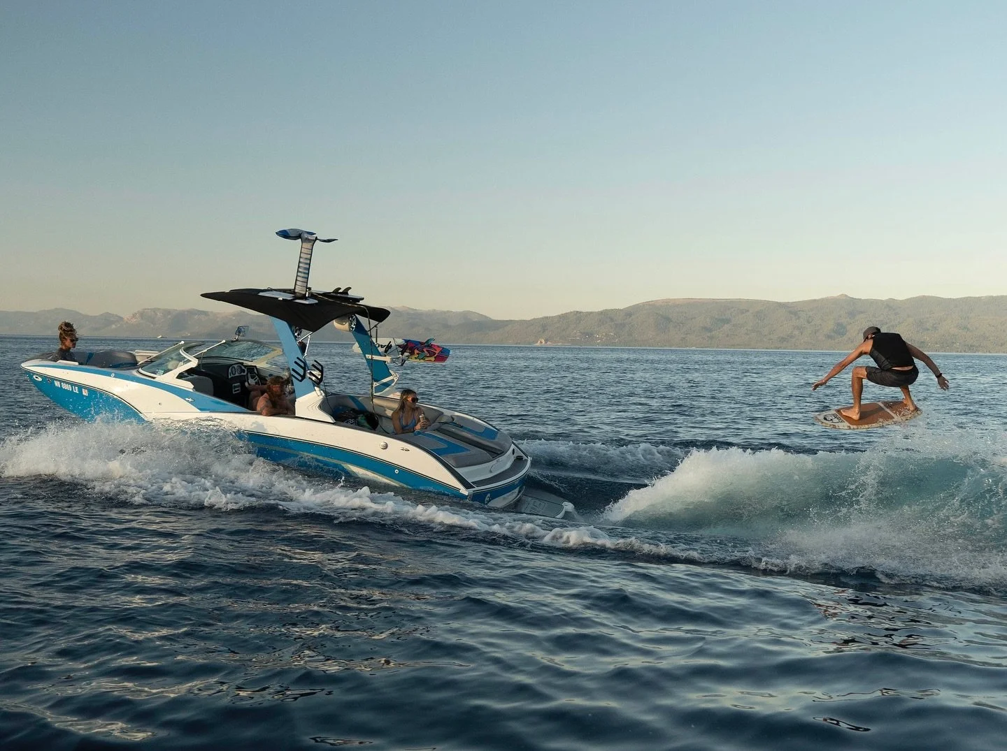 Afternoons on the lake with the best wave from @mbboats 🌊
Rider 🏄&zwj;♂️: @zeddy321 
Photo 📸: @camerondanielsphoto