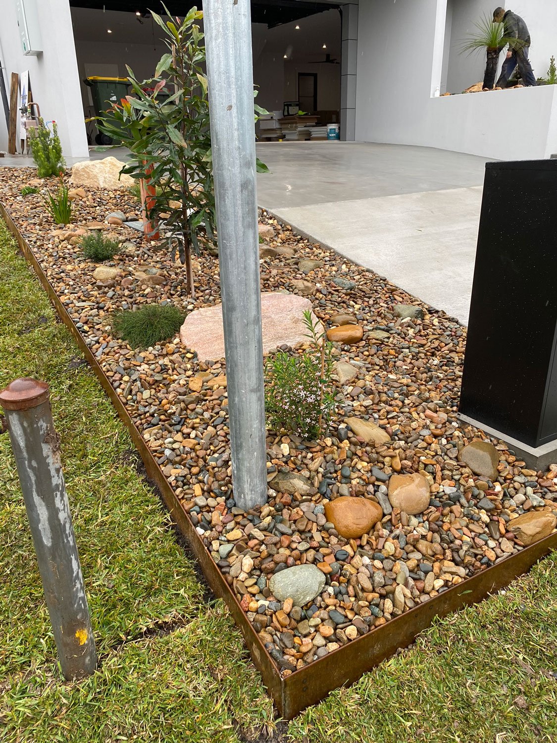 TG-Gardenscapes_Our-Projects_Ashbury-Street_Adamstown-Heights_Pebbled-Garden-Bed.jpg