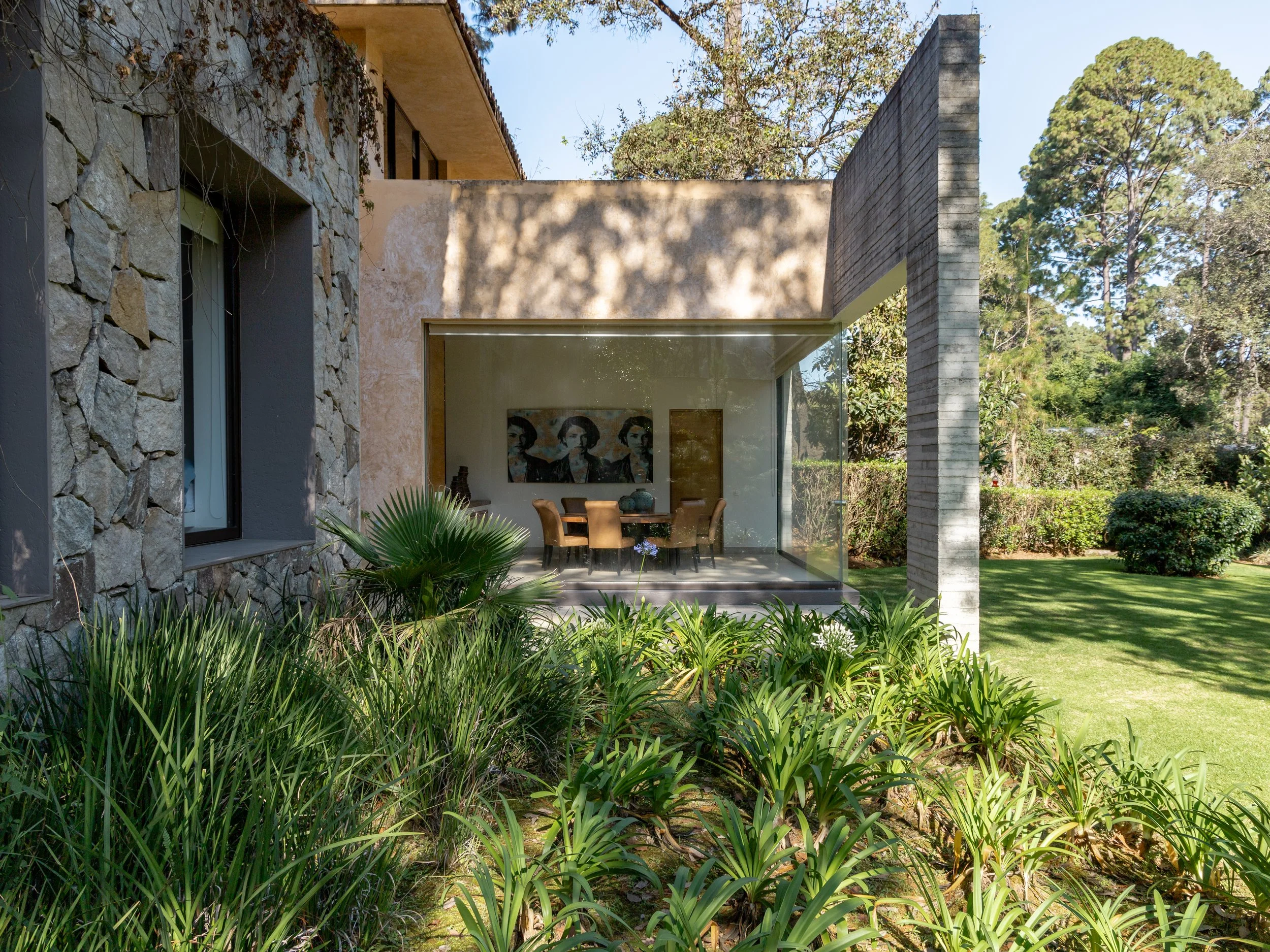 Comedor Jardin Casa Valle de Bravo.jpg