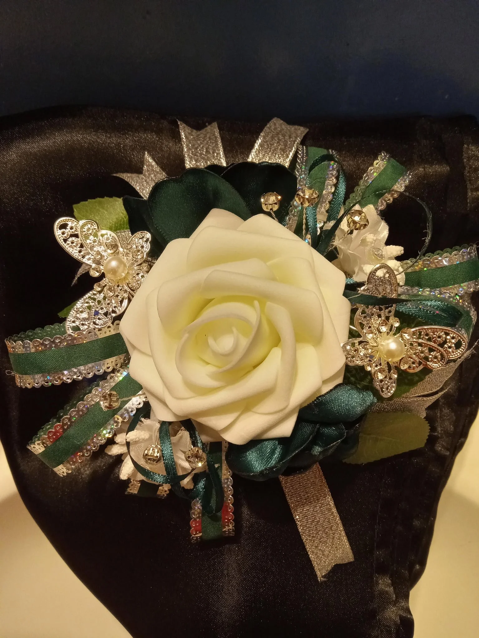 Corsage 1.jpg