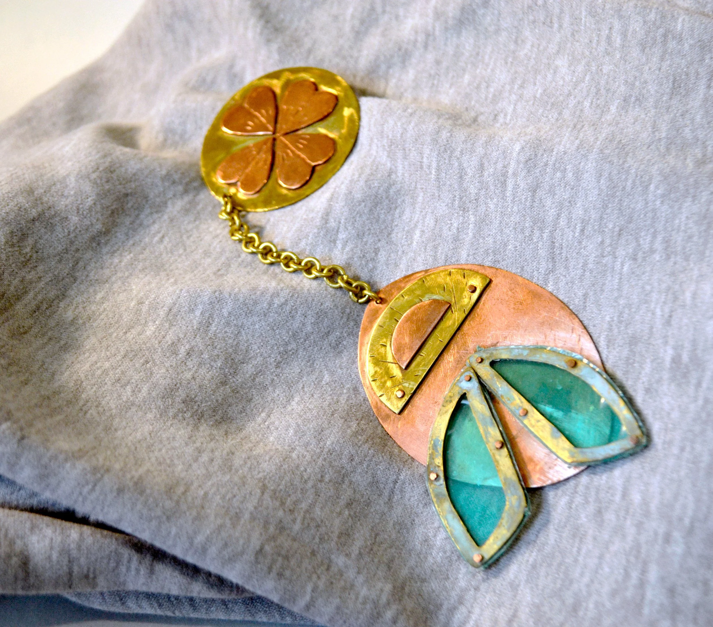 Brooch3.jpg