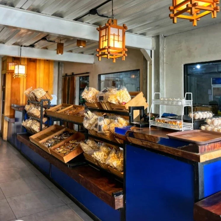 Raja Studio & Gluclick Resto, Lahat