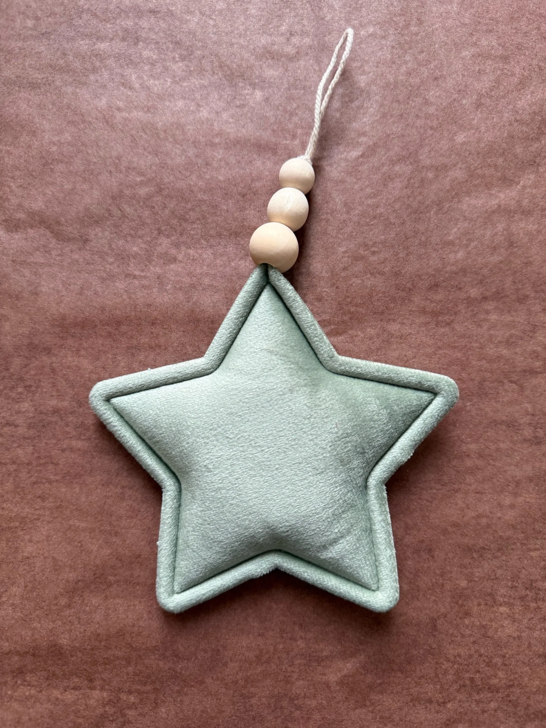 Étoile ⋮ Étoile de Noël avec des petites boules en bois