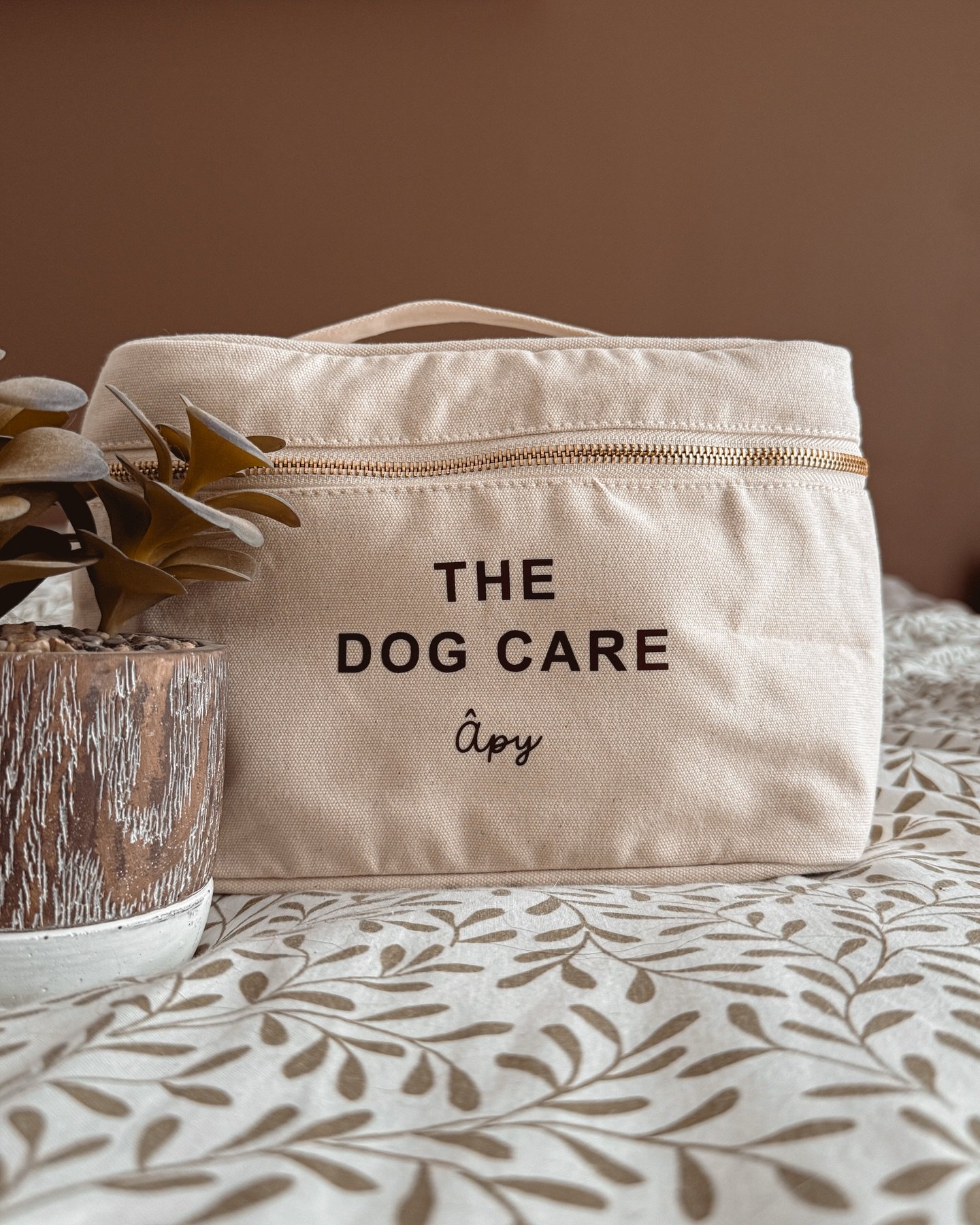 👝 Une trousse de toilette &eacute;l&eacute;gante et pratique

Minimaliste, naturelle et fonctionnelle, cette trousse en toile de coton bross&eacute;e est id&eacute;ale pour organiser vos essentiels. Robuste et bien pens&eacute;e, elle se transporte 