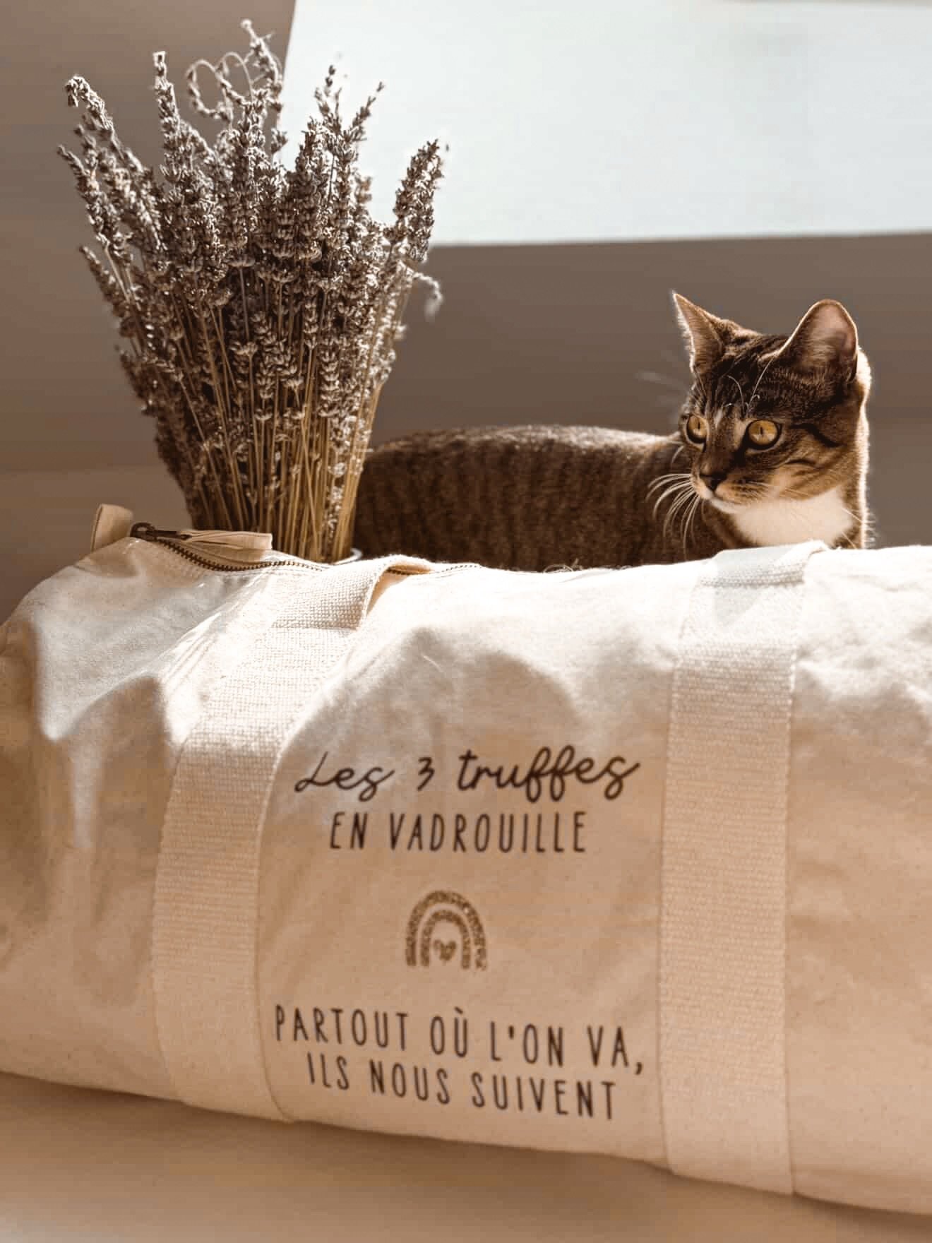 🧳 Sac polochon 100 % personnalis&eacute;.

Il y a quelques mois maintenant, j&rsquo;ai r&eacute;alis&eacute; cette cr&eacute;ation 100 % personnalis&eacute;e pour @les3truffes_ et quel plaisir de voir que cette cr&eacute;ation accompagne sa propri&e