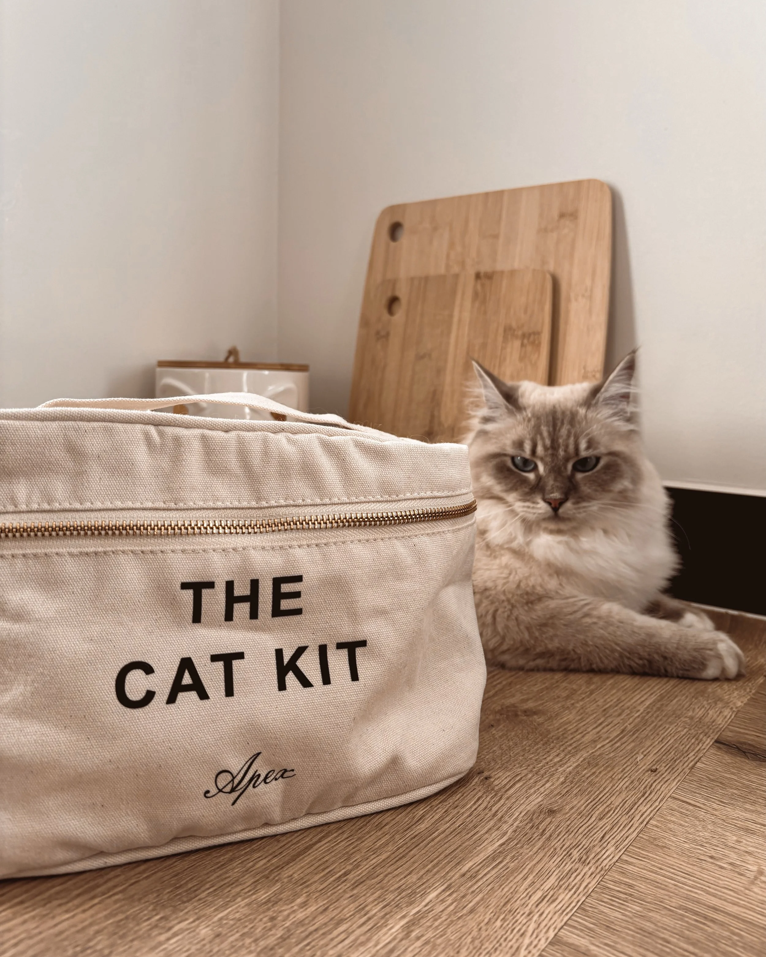 👝 Vanity personnalis&eacute;.

Cet accessoire personnalis&eacute; est id&eacute;al pour pouvoir ranger tous les essentiels de son compagnon : 

&bull; produits d&rsquo;hygi&egrave;ne
&bull; carnet de sant&eacute;
&bull; friandises
&bull; petits joue