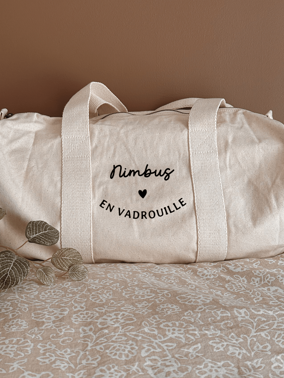 Sac de voyage personnalisé (𝘱𝘳𝘦́𝘯𝘰𝘮, 𝘪𝘤𝘰̂𝘯𝘦 & 𝘱𝘩𝘳𝘢𝘴𝘦) ⋮ Petit nœud