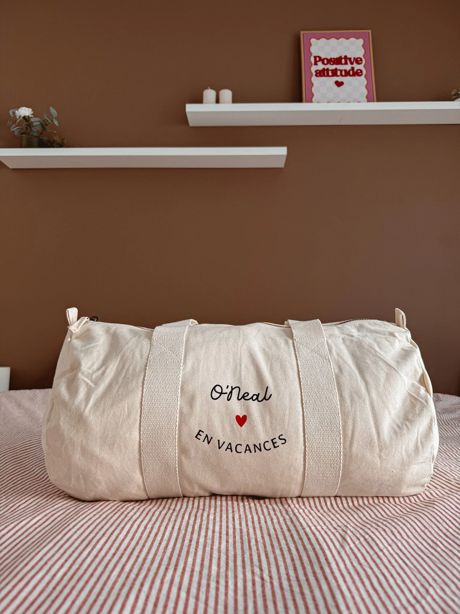 Sac de voyage personnalisé (𝘱𝘳𝘦́𝘯𝘰𝘮, 𝘪𝘤𝘰̂𝘯𝘦 & 𝘱𝘩𝘳𝘢𝘴𝘦) ⋮ Petit nœud