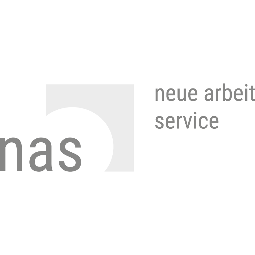 Logo mit schwarzem Hintergrund, das eine weiße grafische Gestaltung und grauen Text enthält. Der Text lautet 'nas' und 'neue arbeit service'.