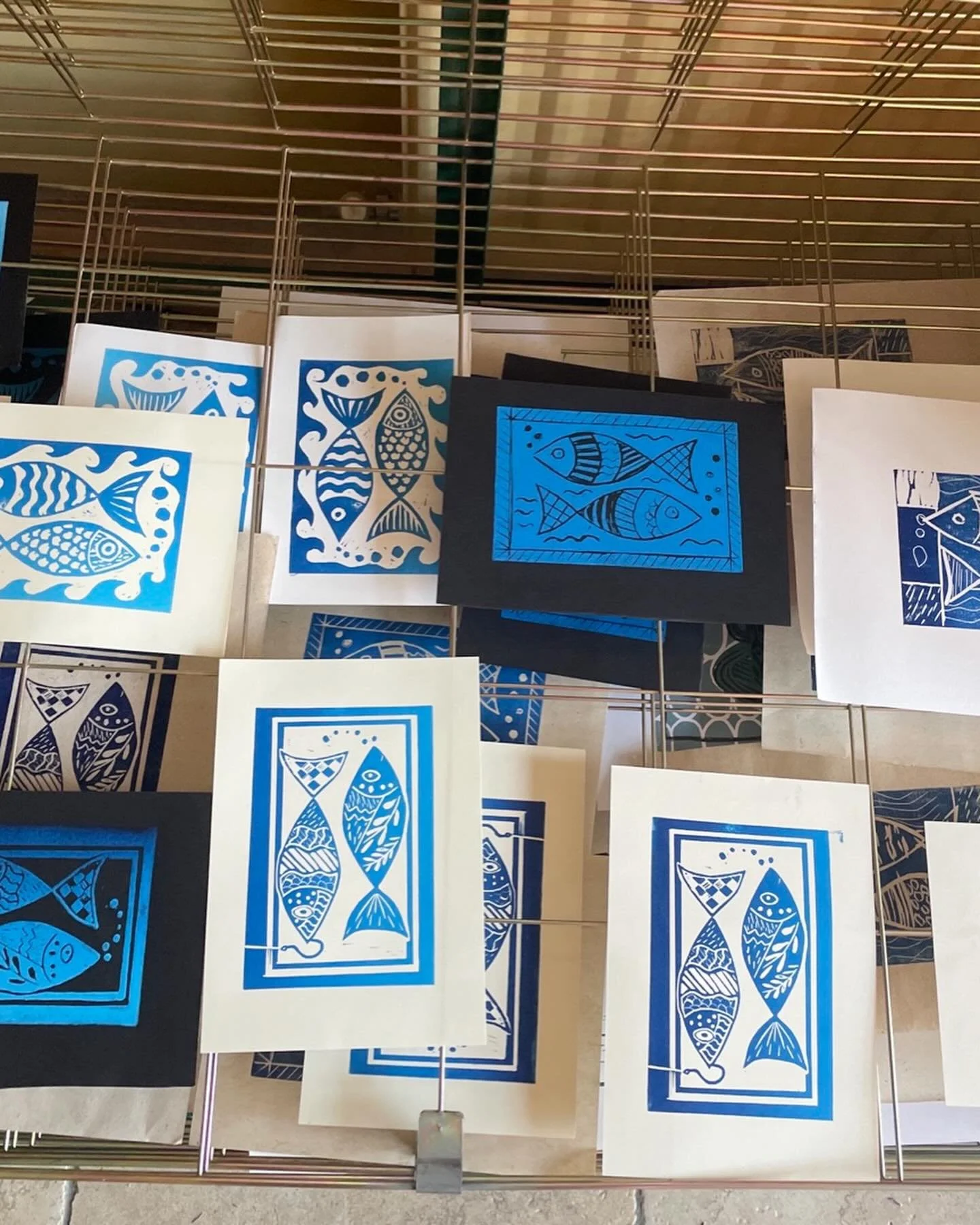 Today, four lovely ladies attended the beginners lino workshop in my studio and produced these lovely prints! The focus was to learn the process of lino printing; the tools required and to explore a range of mark making, inking up and printing to cre