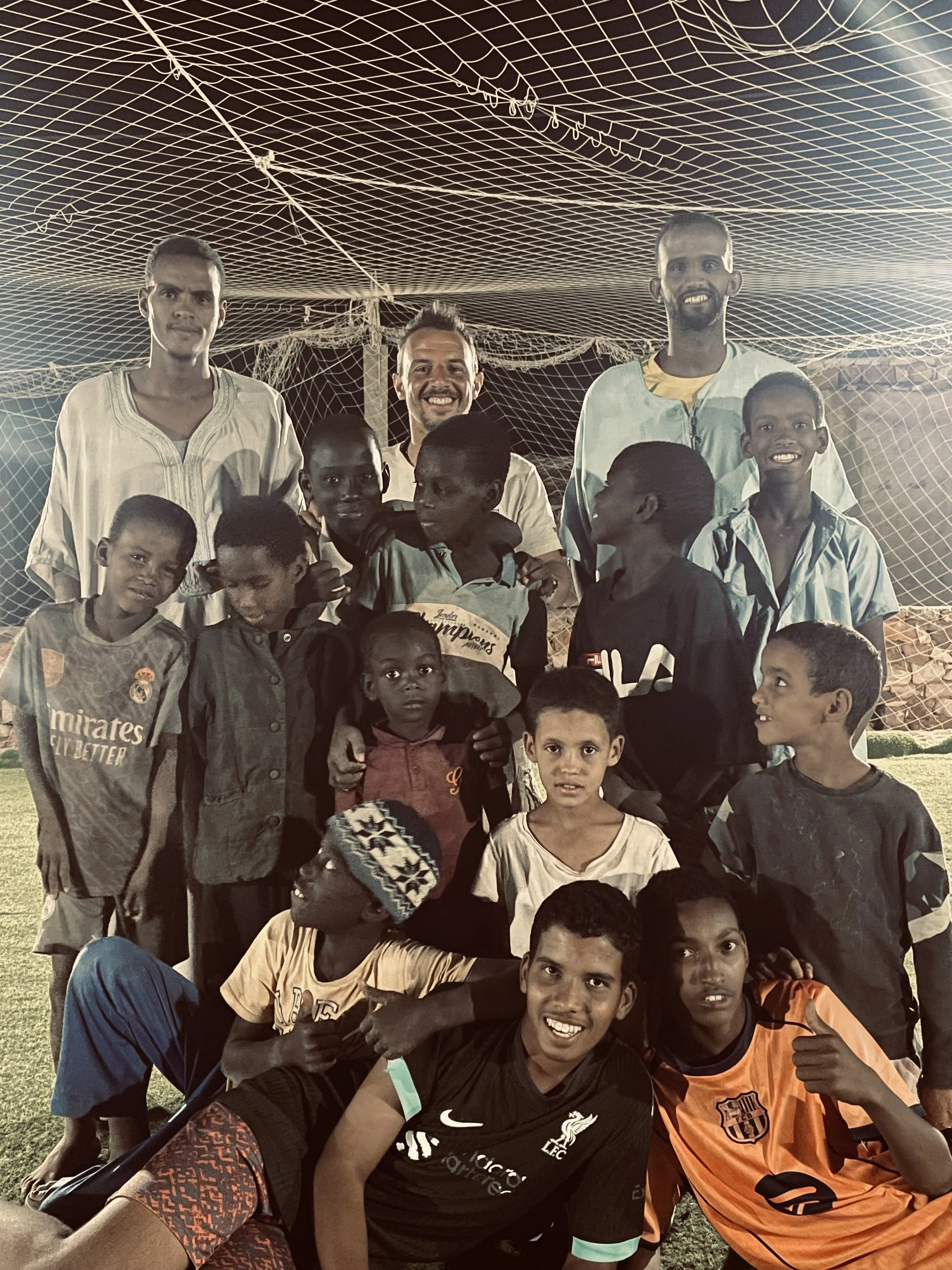João Beltrão founder of Beyond T7nnis with a group of kids that play tennis for the first time in Ouadane, Mauritania
