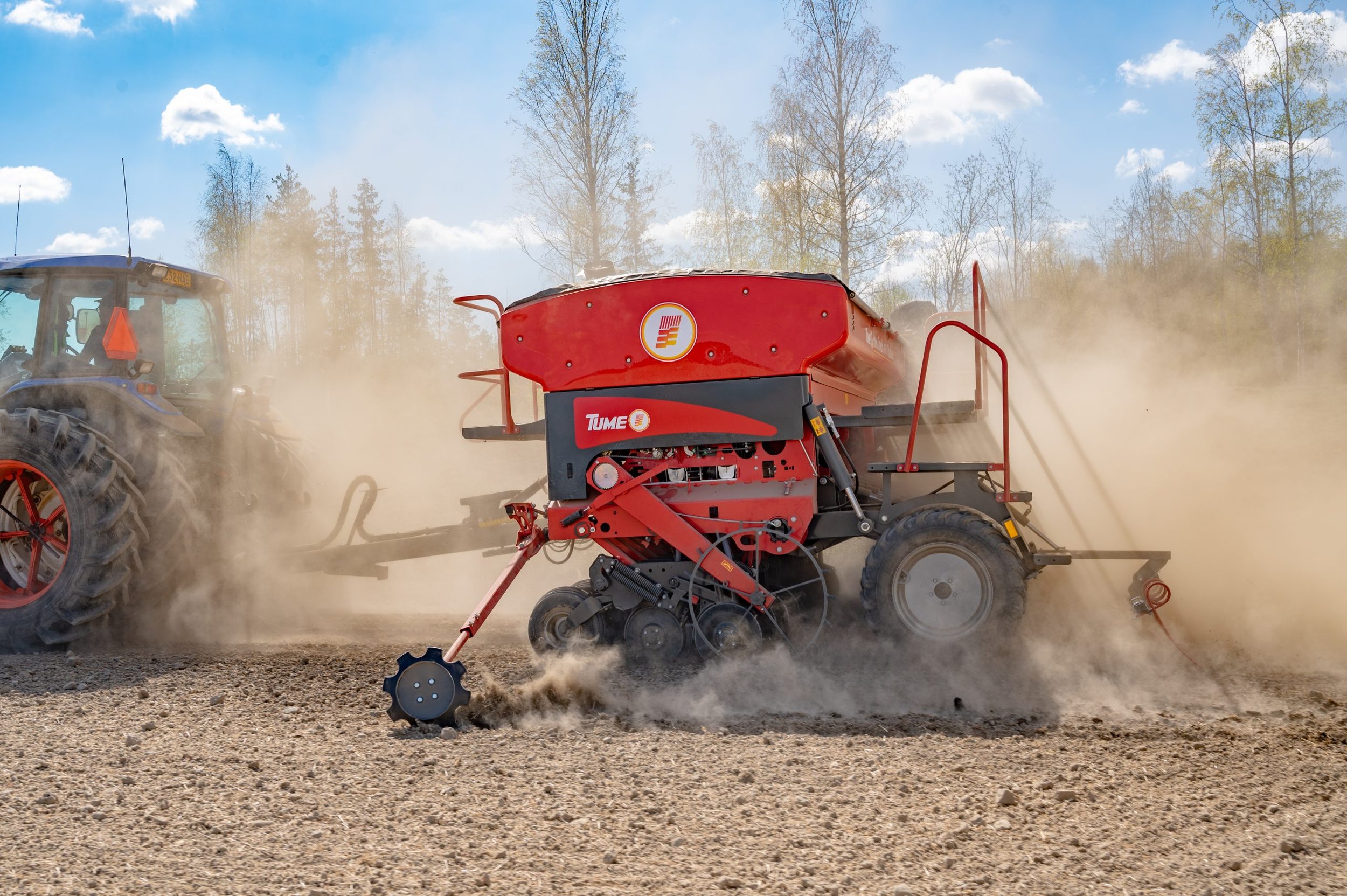 Nova Combi sowing into dry dusty paddocks