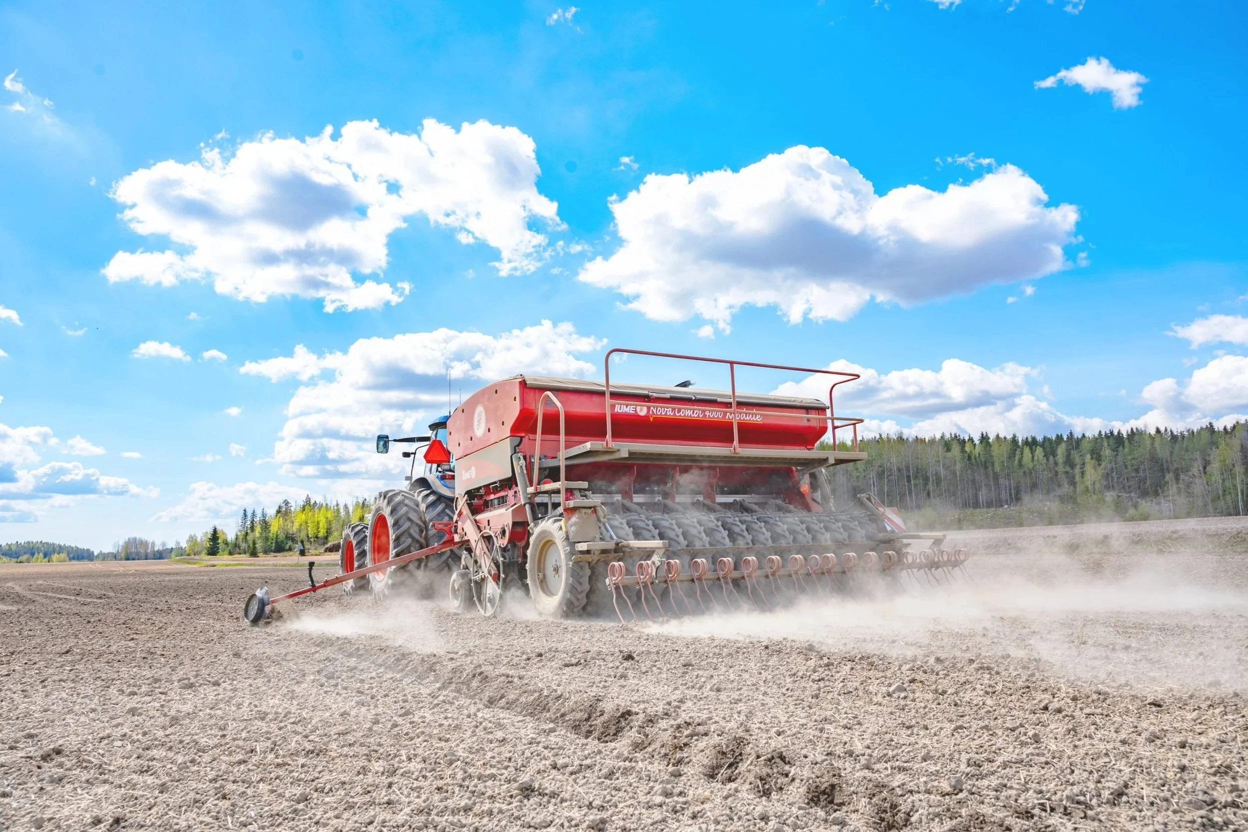 Tume Nova Combi Disc Drill sowing into cultivated paddock