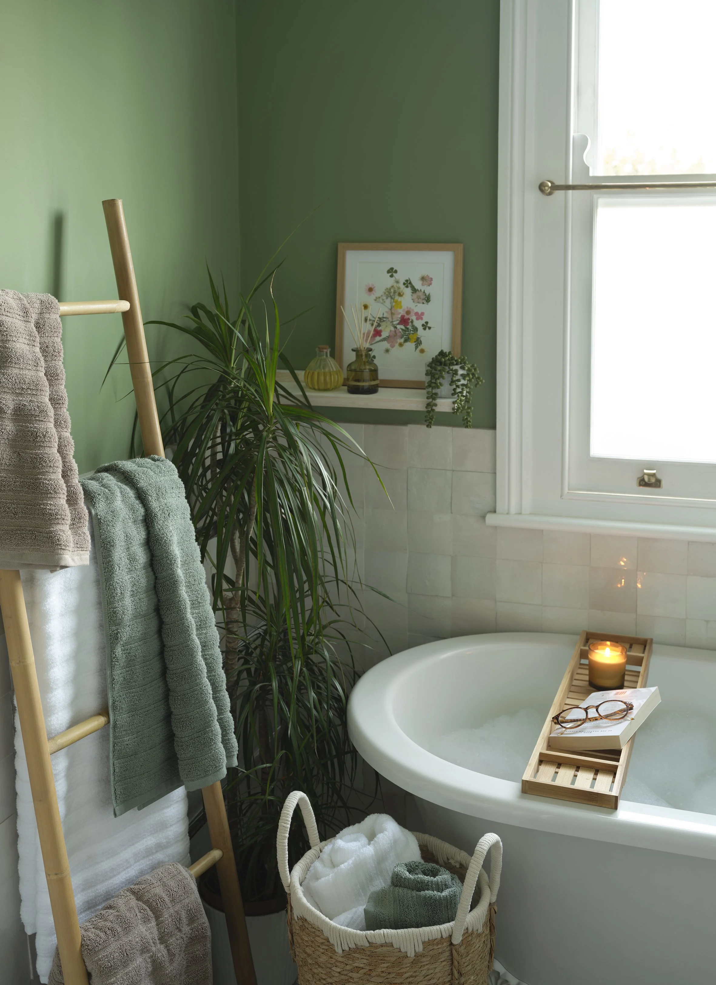 Ahhin_bathtime_still_4x5__Magazine0143 P copy.jpg