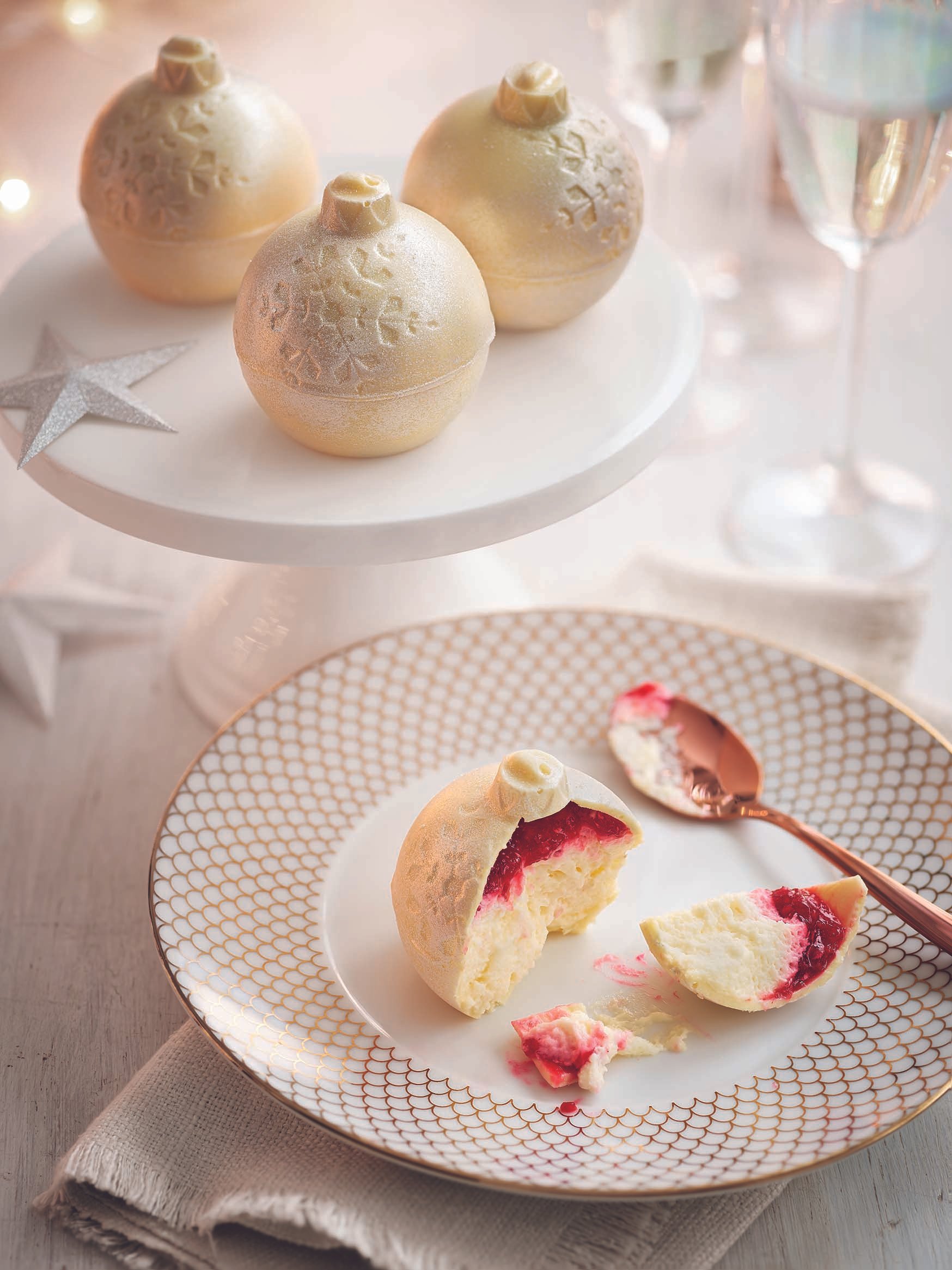 Tesco Finest 4 Belgian White Choc Baubles.jpg