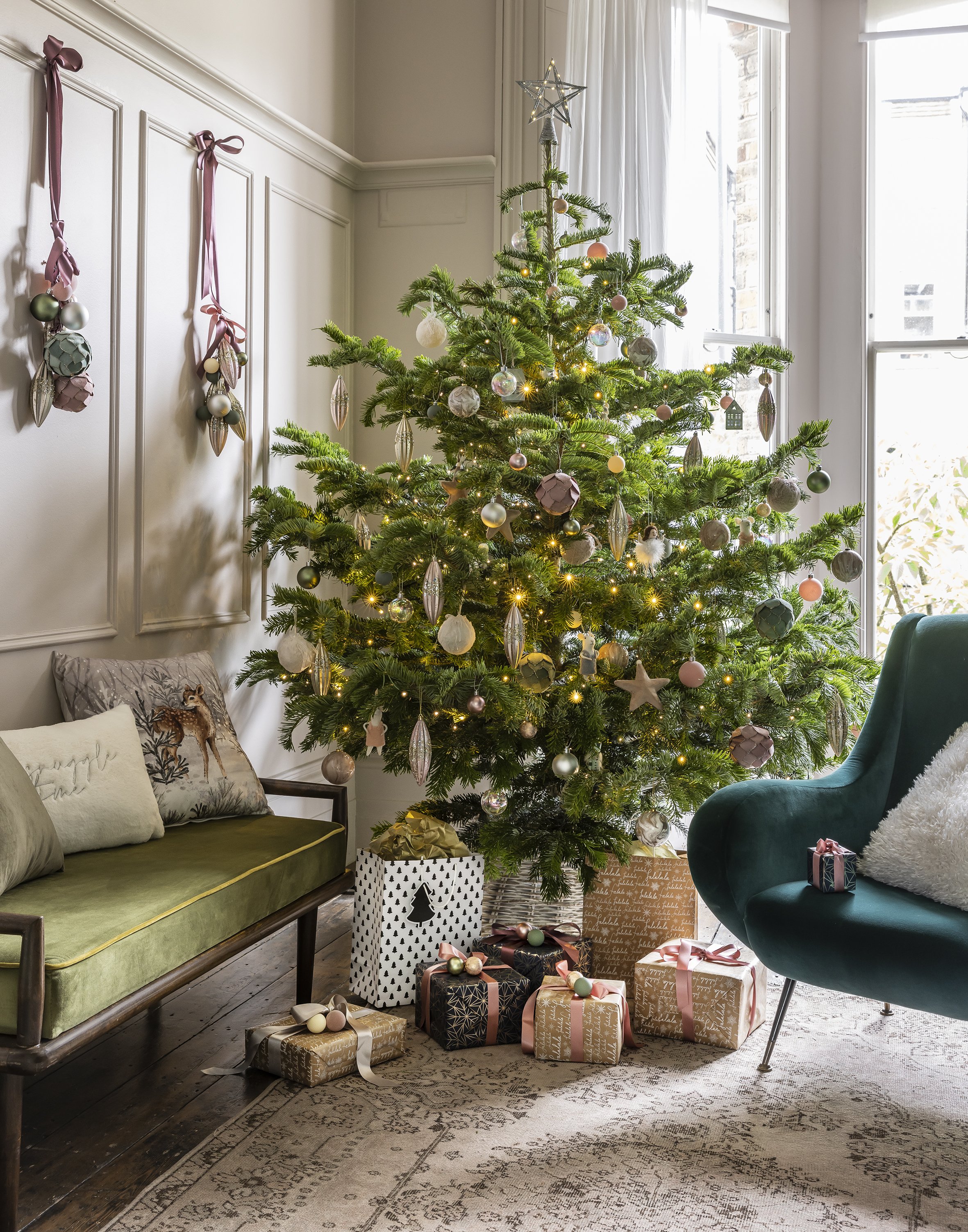 Intimate_Christmas_Tree.jpg