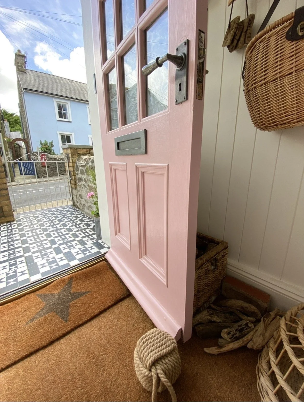 Pink Door at 54 02.jpeg