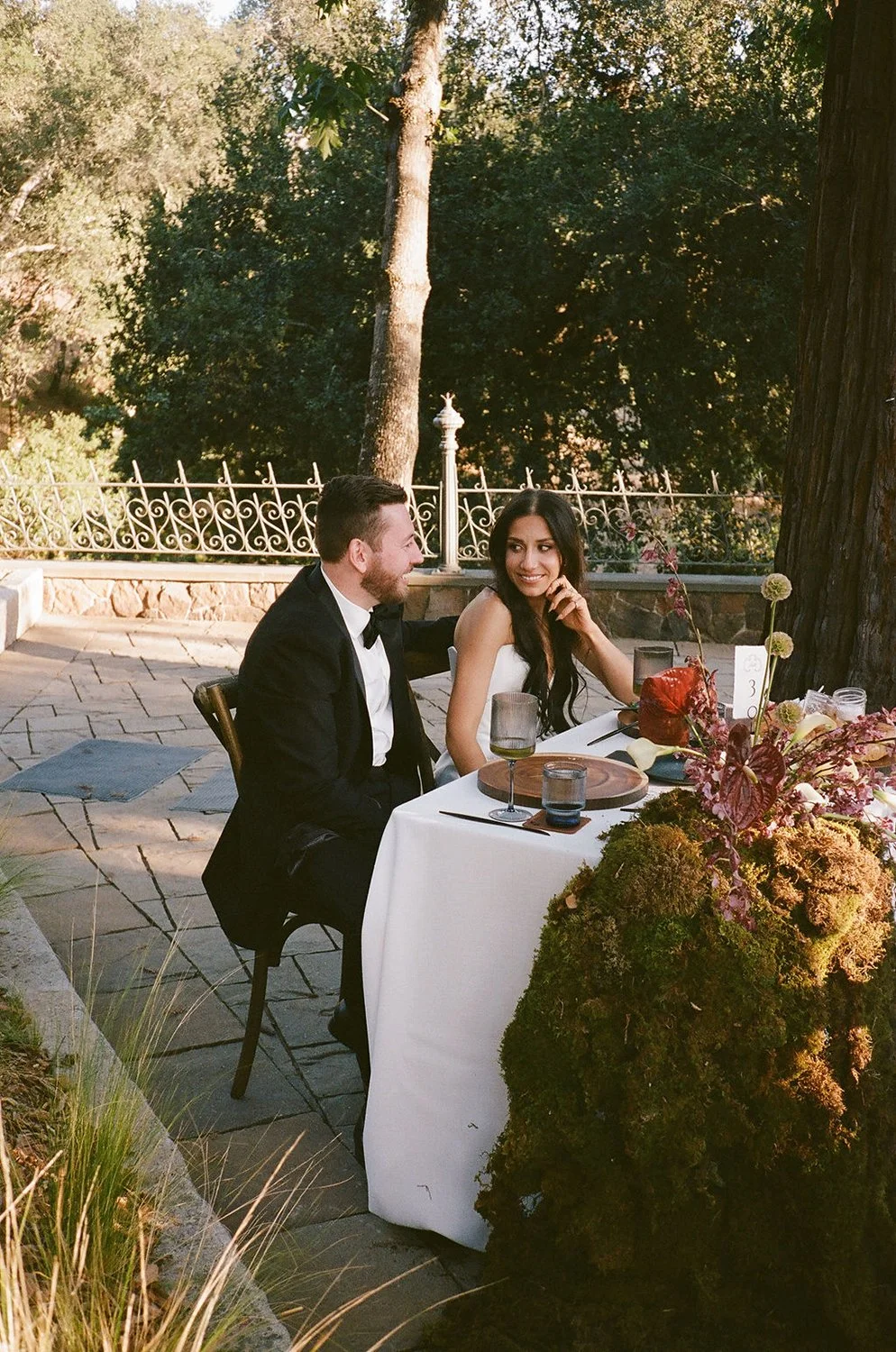 reception-wedding-sweetheart-table-still-life-art-floral-design-napa-fungi-moss-overgrown-installation-mushrooms-japanese-style-still-life-art-trendy-modern-flowers-moody-dark-red
