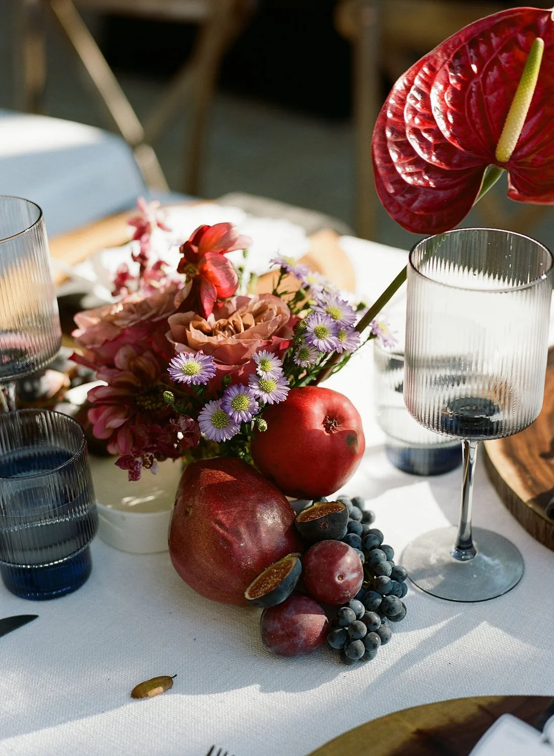 reception-wedding-banquet-tables-still-life-art-floral-design-napa-fruits-berries-roses-anthuriums-moody-dark-trendy