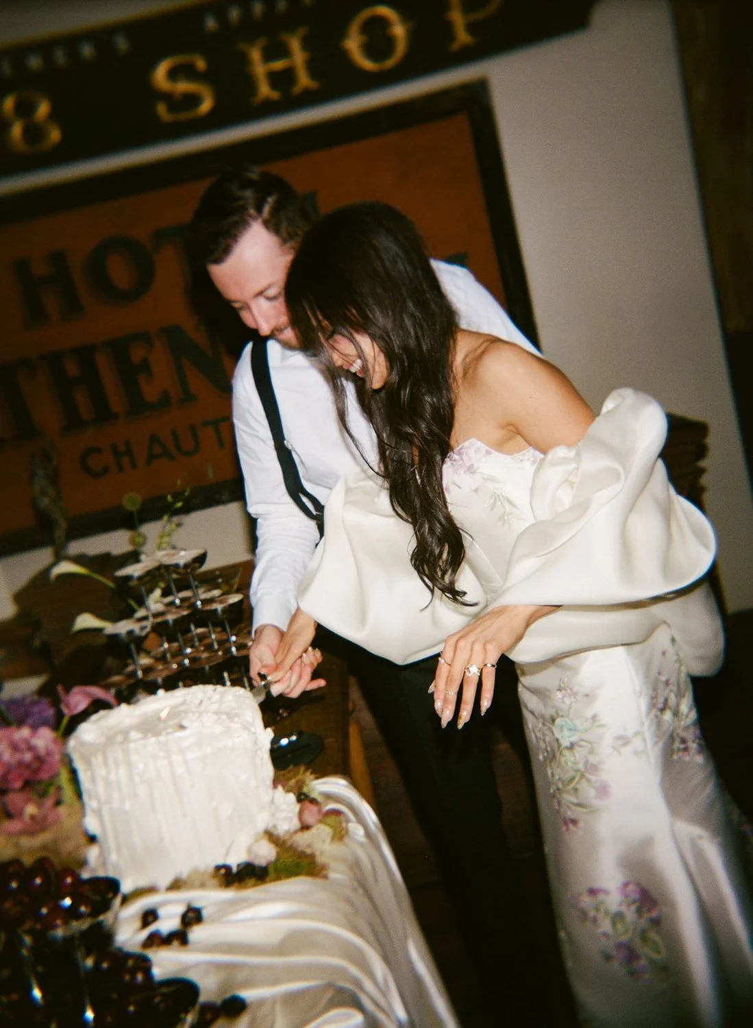 wedding-cake-modern-cutting-vintage-elevated-refined-groom-bride-film-photo-florist