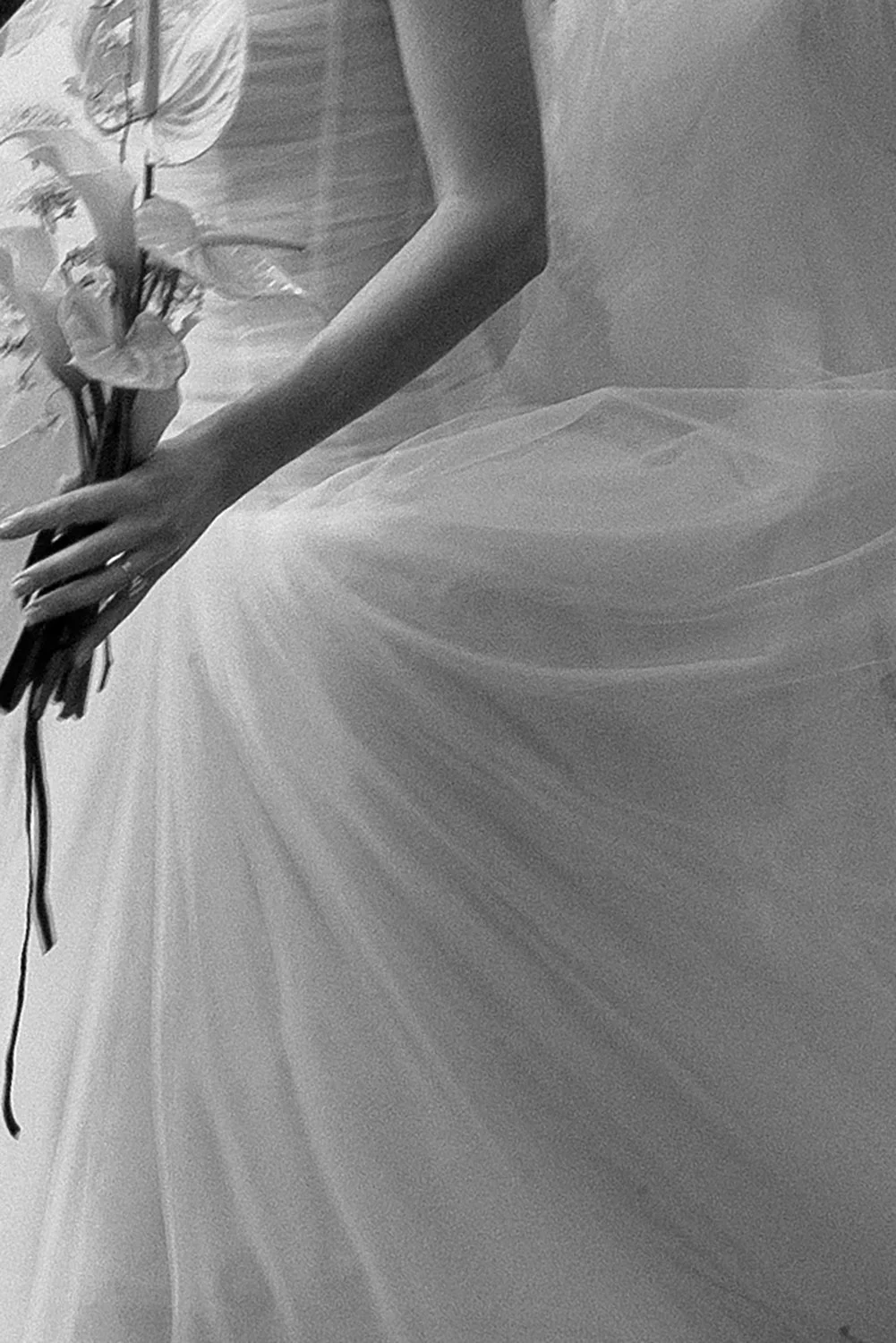 bride-bouquet-bridal-minimal-artful