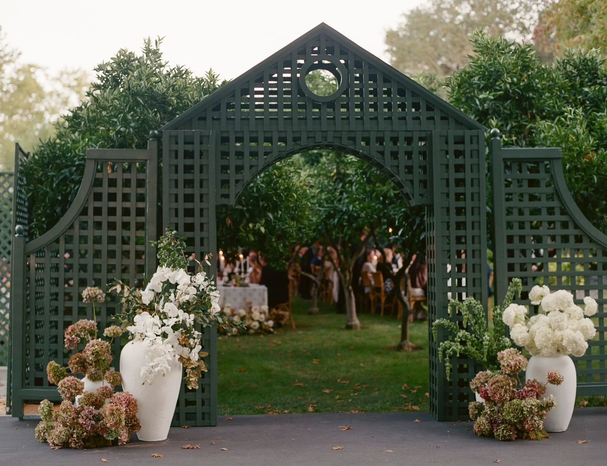 san francisco wedding florist floral design studio bridal bouquets wedding ceremony flowers modern ikebana inspired arrangements sculptural centerpieces creative event styling Napa Sonoma Bay Area trellis design