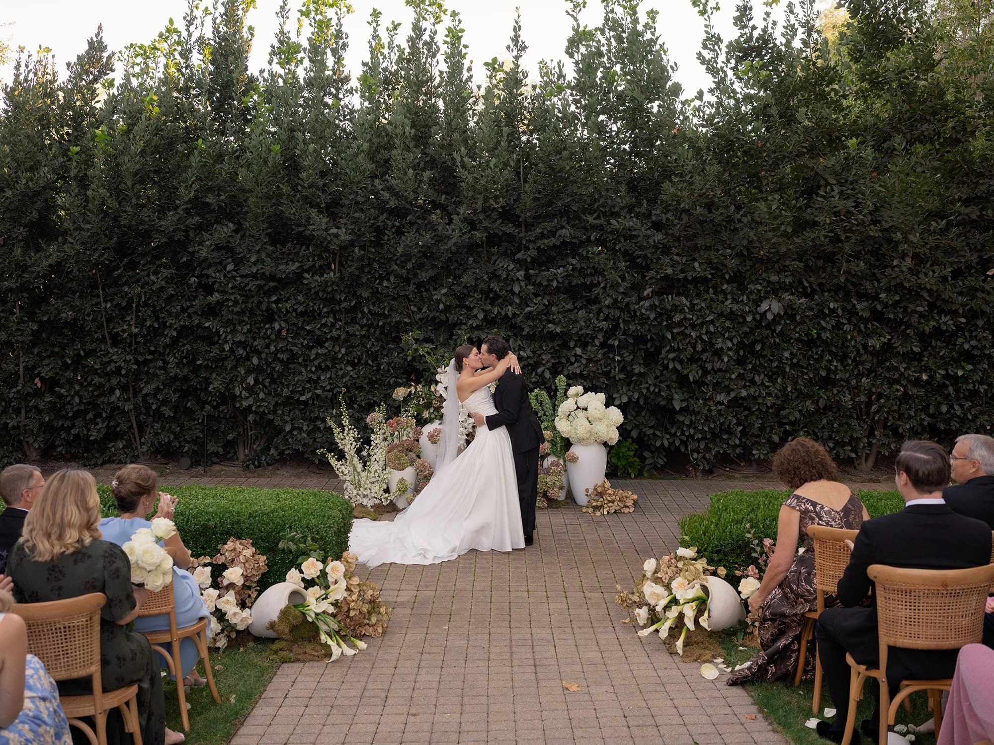 california event florist stylish wedding flowers contemporary floral installations wedding flower inspiration redwood wedding flowers curated tablescapes unique flower combinations