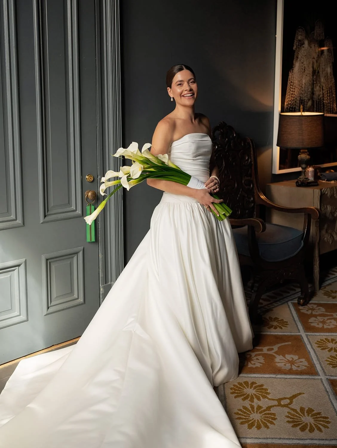 editorial wedding florals fine art floral arrangements romantic moody designs alternative wedding flowers minimalist bouquet ideas flower delivery service elegant event decor