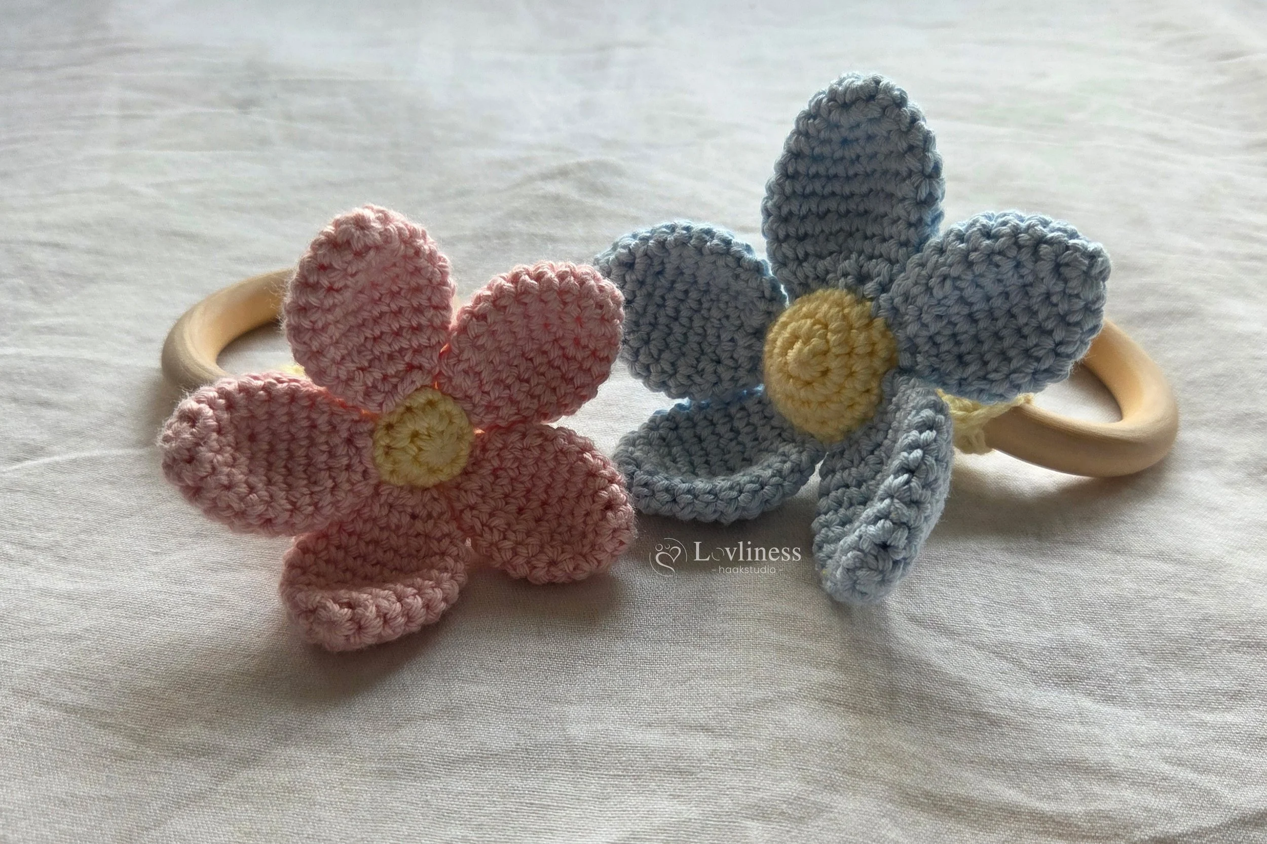 Flower houten rammelaar set 2.jpg