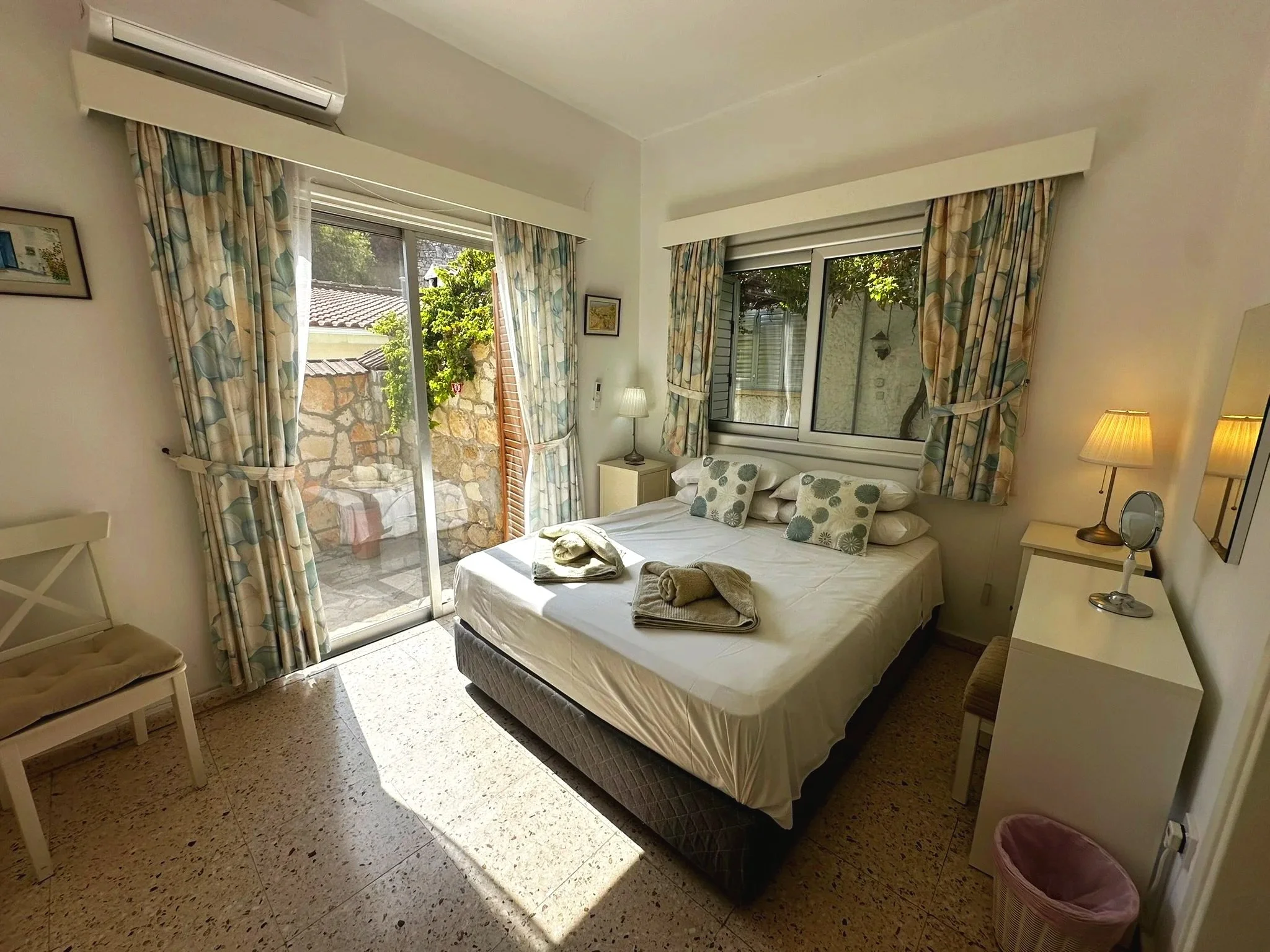 Villa bedroom with queen-size bed