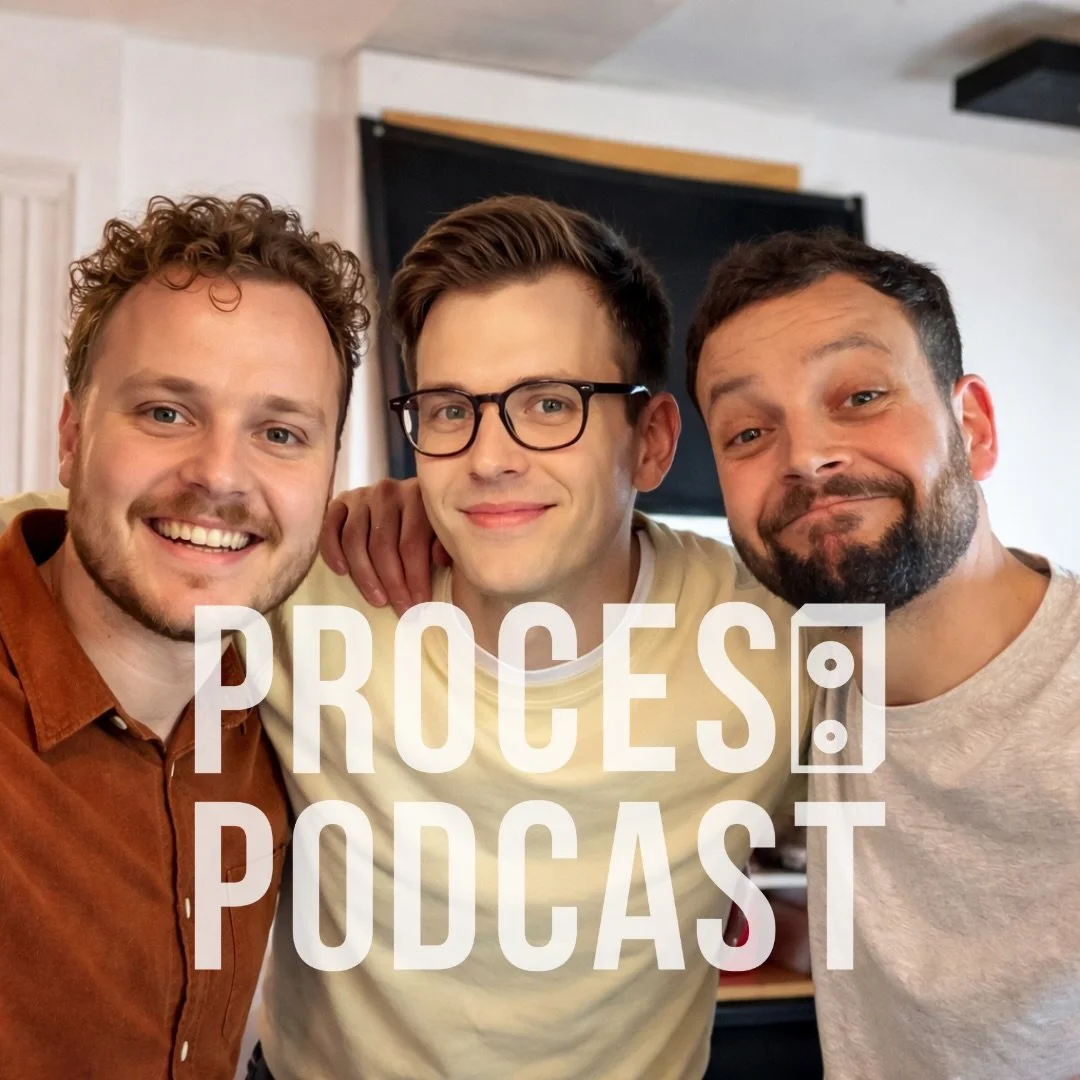 Folket har talt! Stort bonusafsnit i st&oslash;beskeen sk&aelig;rtorsdag med Daddy V vs Carl V: h&oslash;r blandt andet om processen med at f&aring; &ldquo;frilandsgris&rdquo; til at rime p&aring; &ldquo;indlandsis&rdquo; i en freestyle, og hvordan m