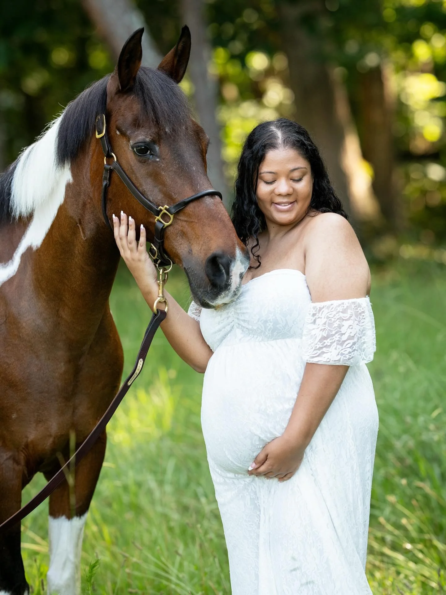 Maternity 🤝 Equestrian with Sierra Lynn at @jagarabians 
Want an equestrian photo shoot but don&rsquo;t have a horse? @jagarabians offers their wonderful horses for photo shoots May-September.