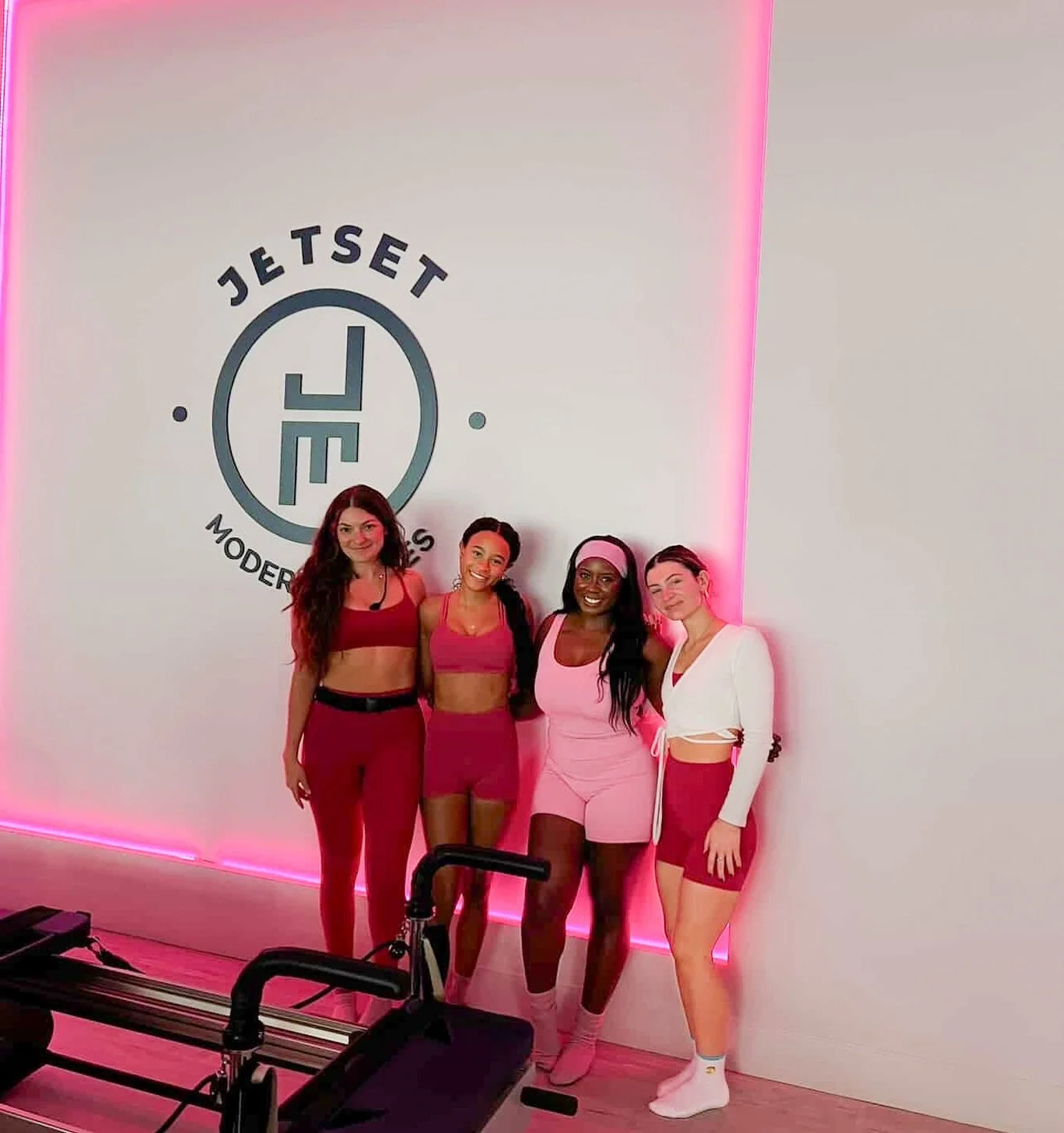 PINK PILATES 💗🤸&zwj;♀️ Mat class with @bellafernandez @jetsetpilatesdowntowntampa @jetsetpilatessouthtampa this Sunday at the Orlo benefitting @moffittcancercenter breast cancer research !🎀

Get tickets through the link in our bio!