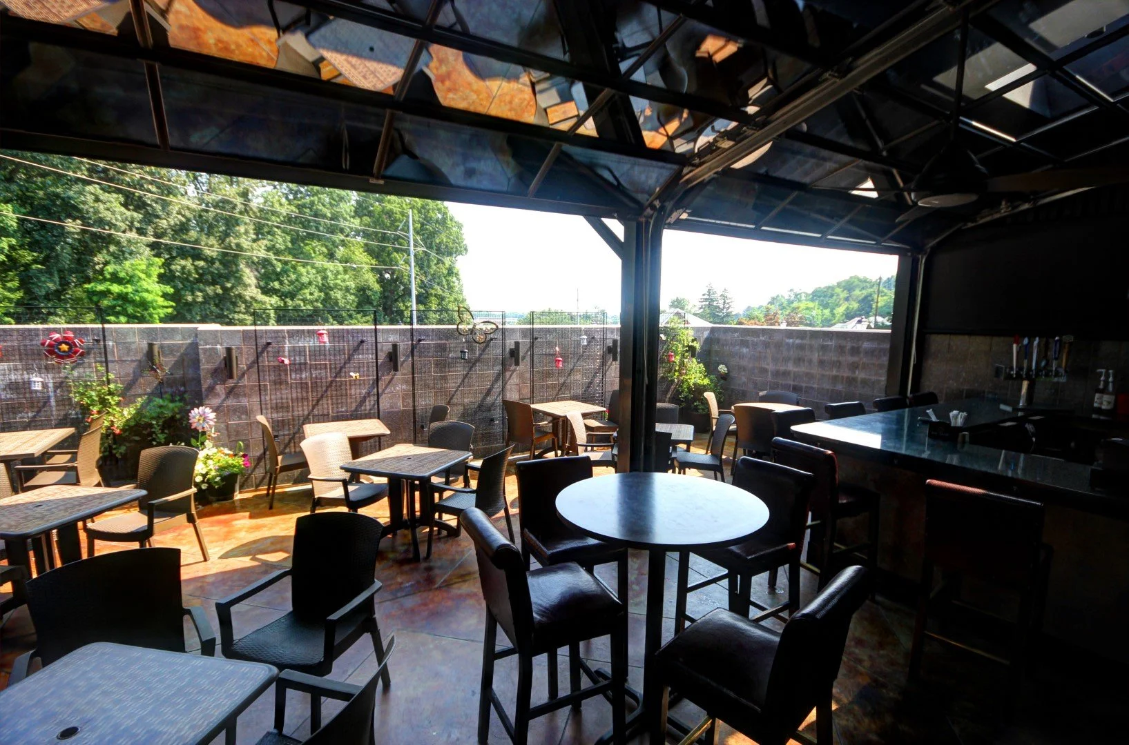 PATIO DINING, OVERHEAD DOOR DESIGN
