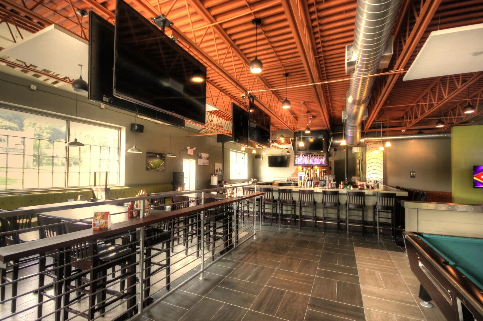 RESTAURANT INTERIOR