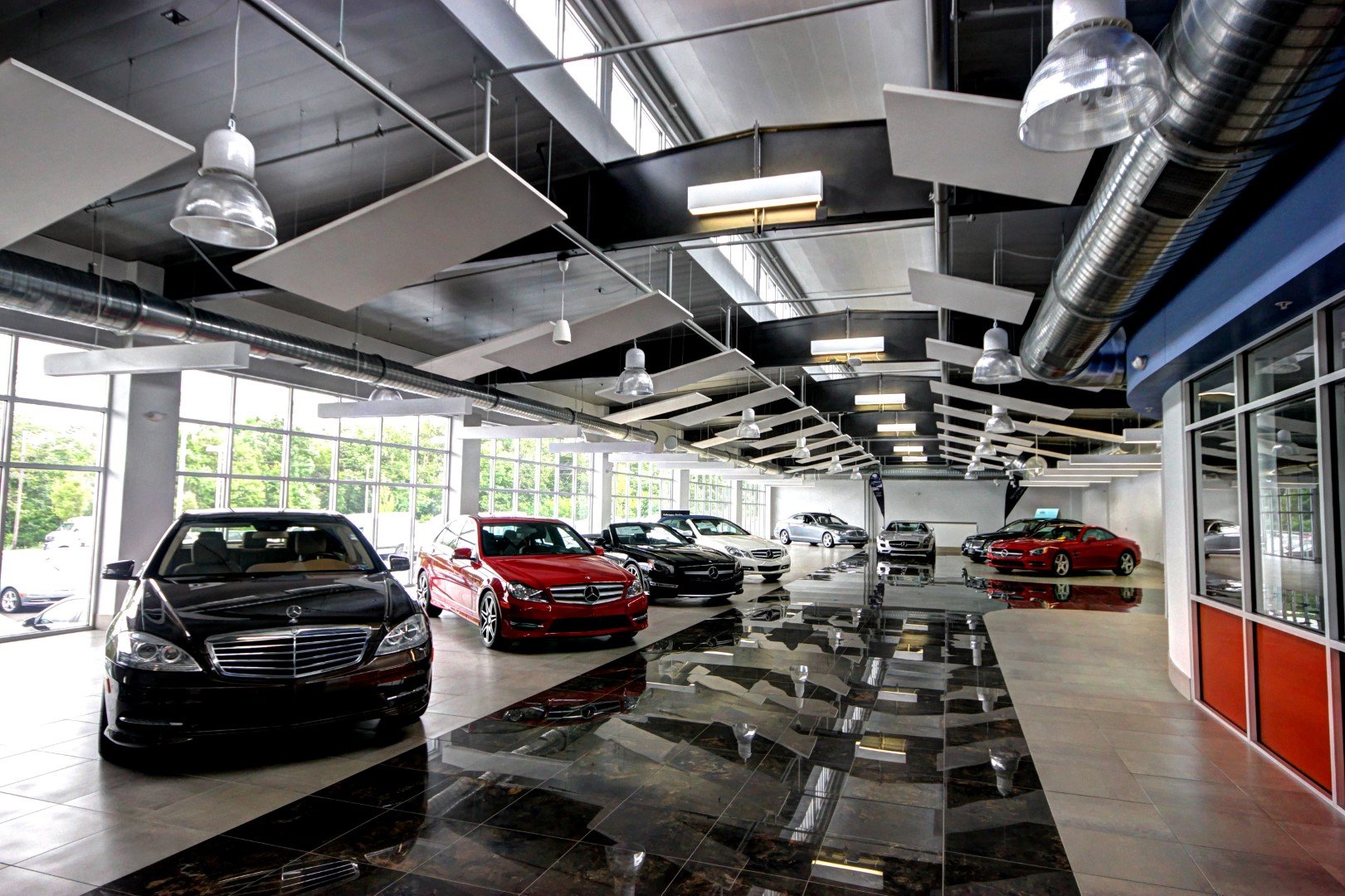 EXTENDED SHOWROOM
