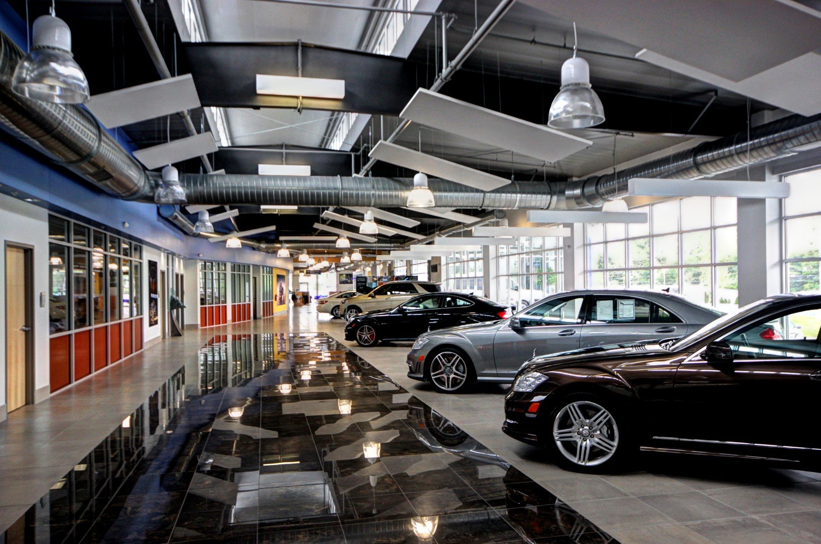 EXTENDED SHOWROOM
