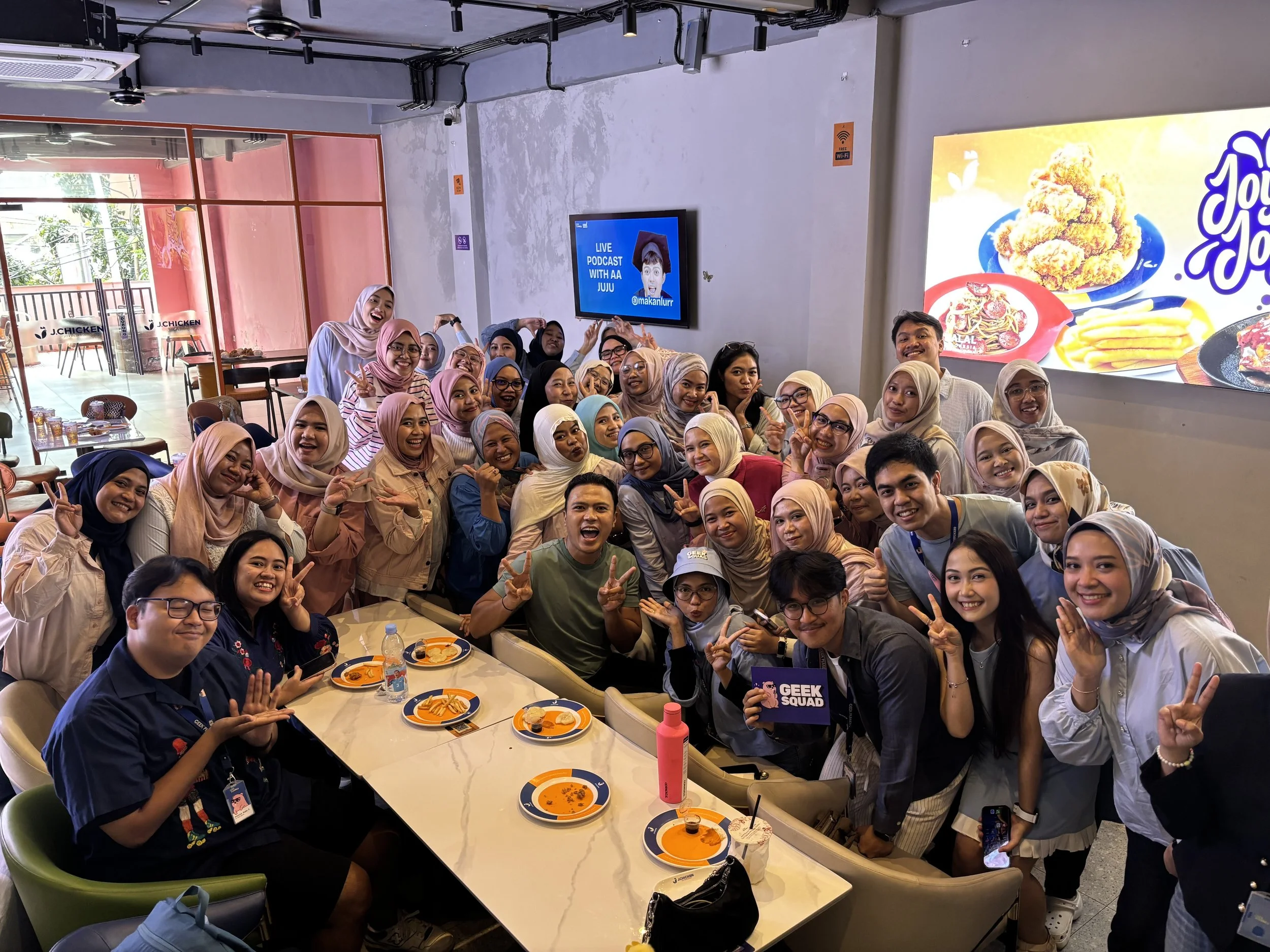 GeekSquad Gathering with Aa Juju: Learning, Sharing, and Growing Together