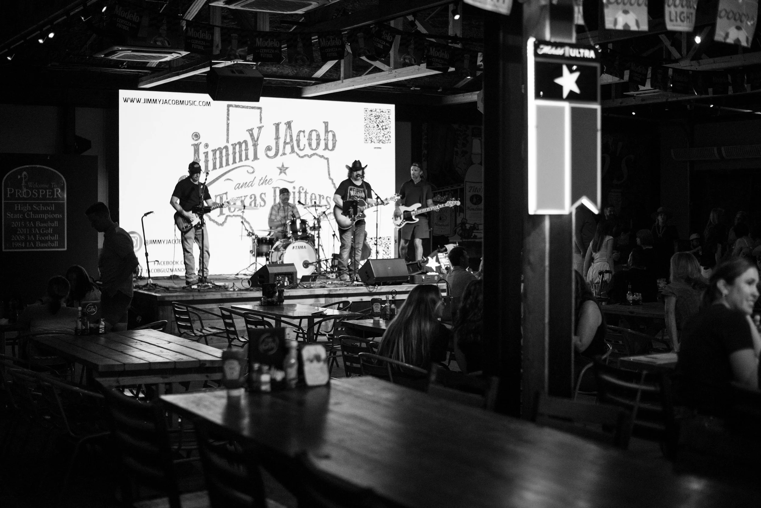 Full band performing at The Gin - Prosper, TX. Photo Credit: Kaylah Jayde Photography - IG @KaylahJaydePhoto
