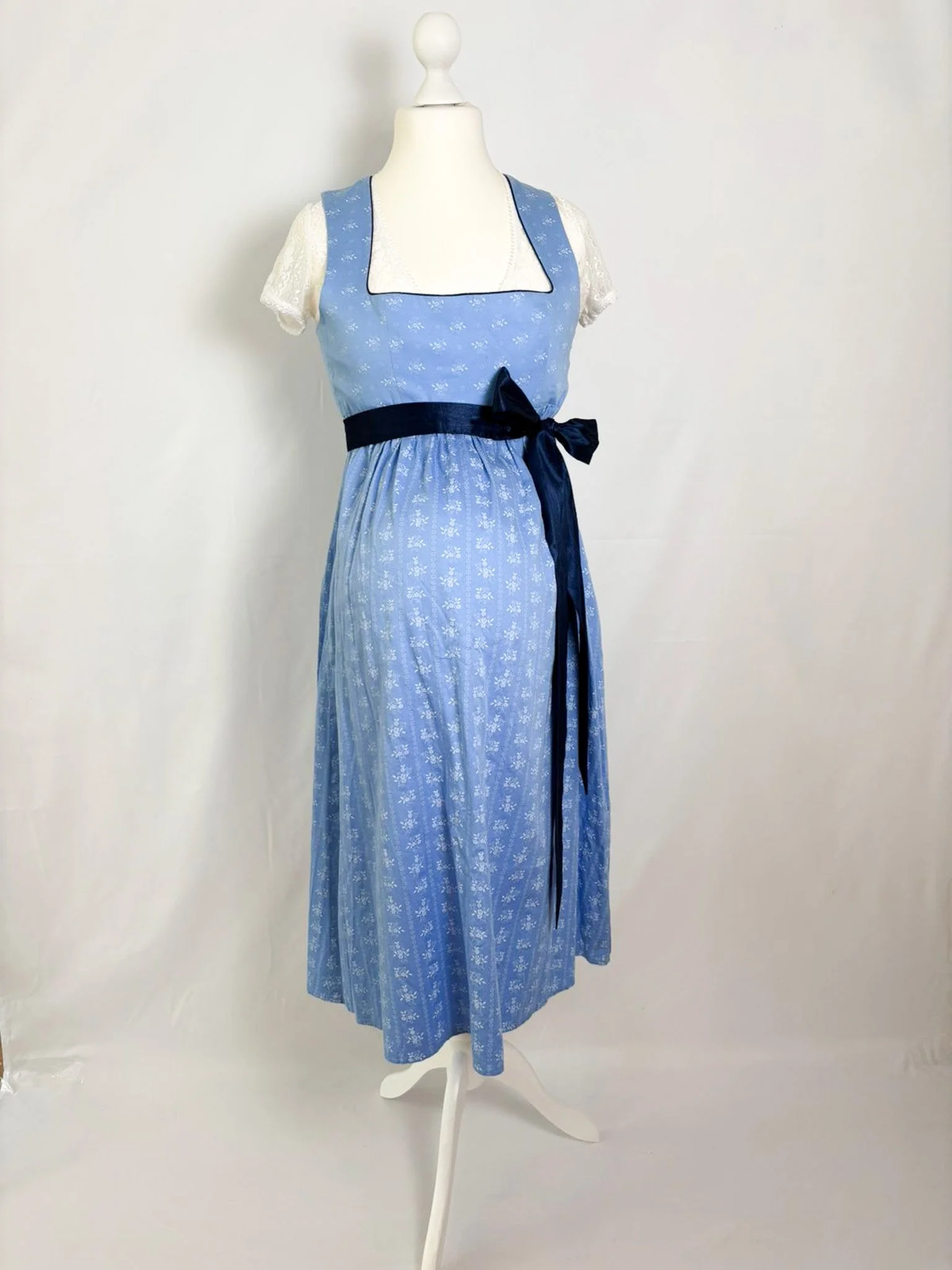 hellblau klassisch (3).jpg