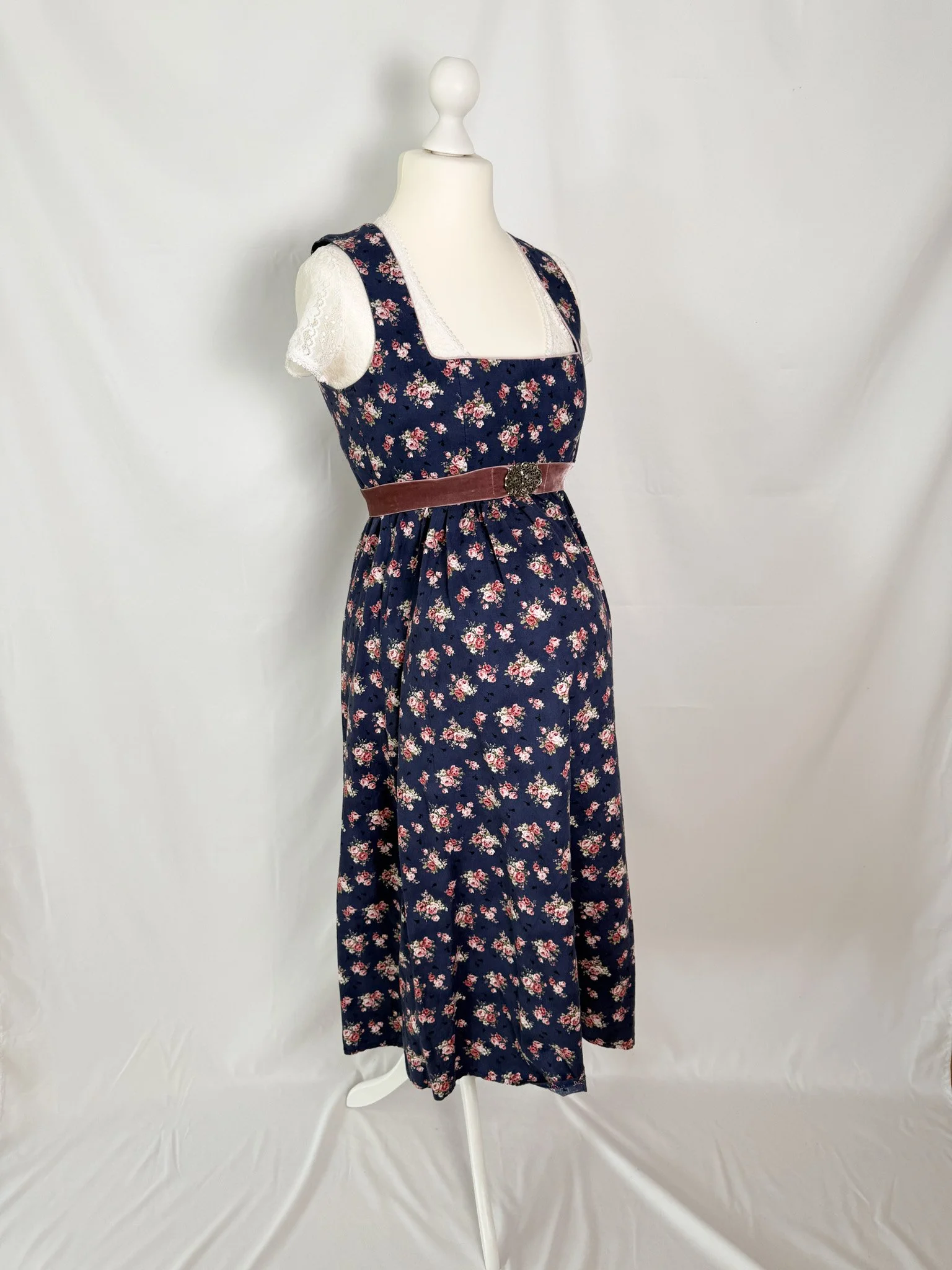 dunkelblau rosa Blumen (4).jpg