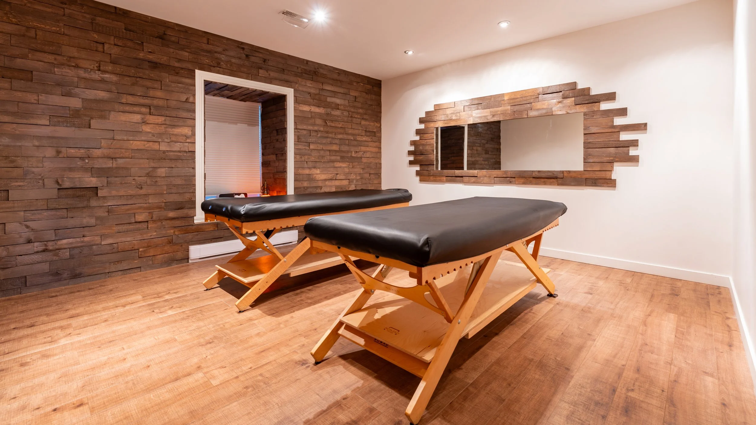 Couples Massage Room at Vibrations Om - Pointe-Claire